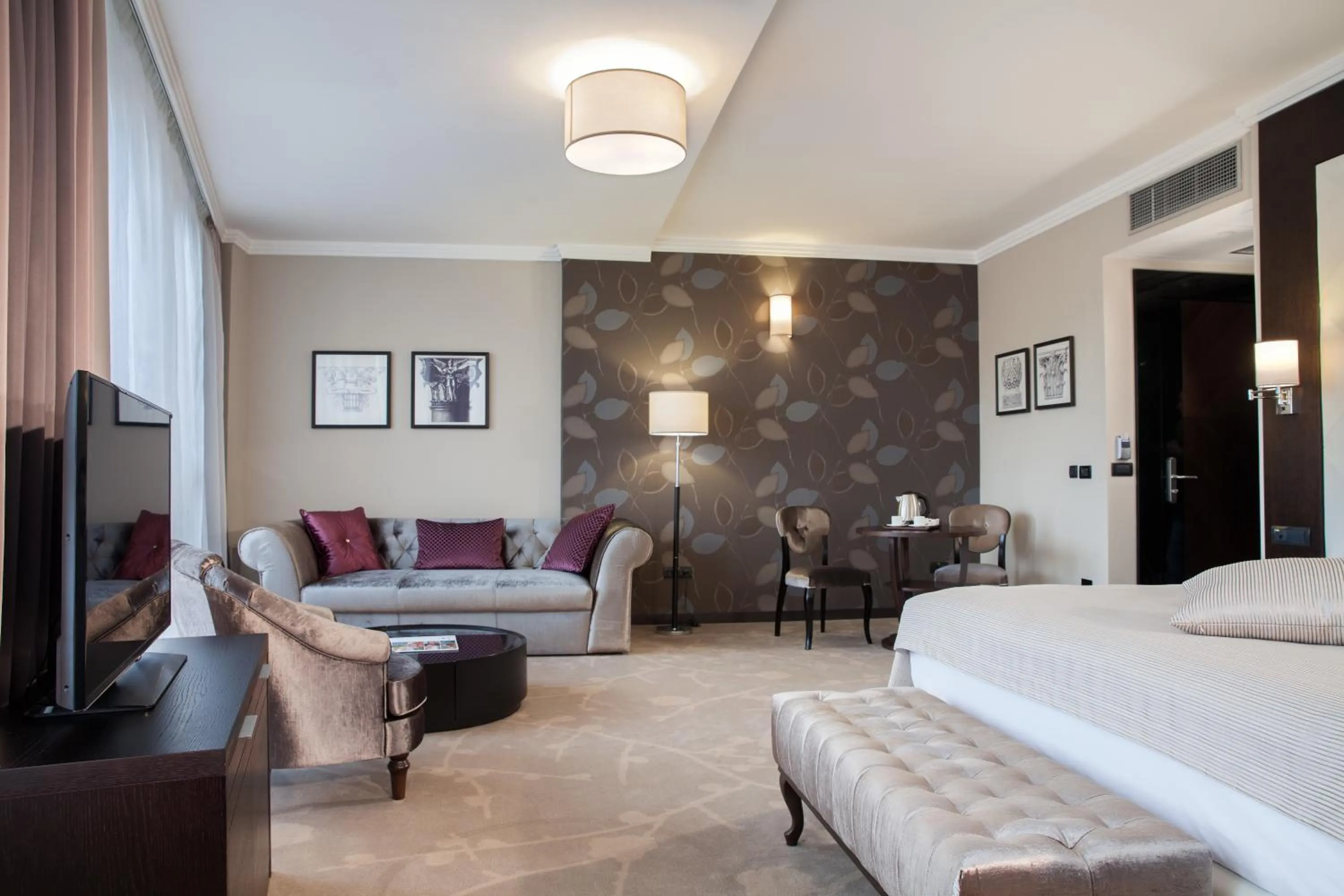 Photo of the whole room, Bed in Hotel Constantine the Great