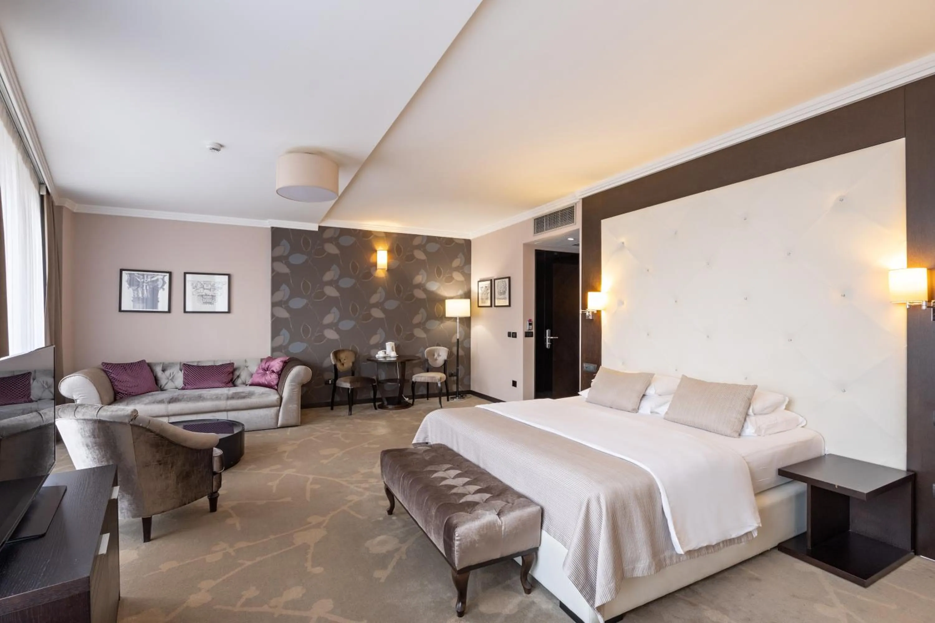 Bed in Hotel Constantine the Great