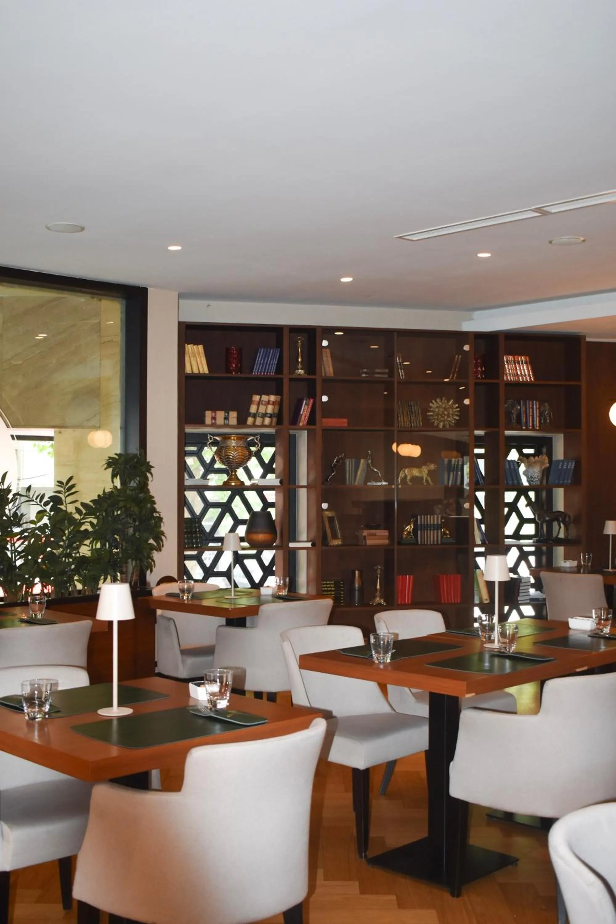 Restaurant/places to eat in Hotel Constantine the Great