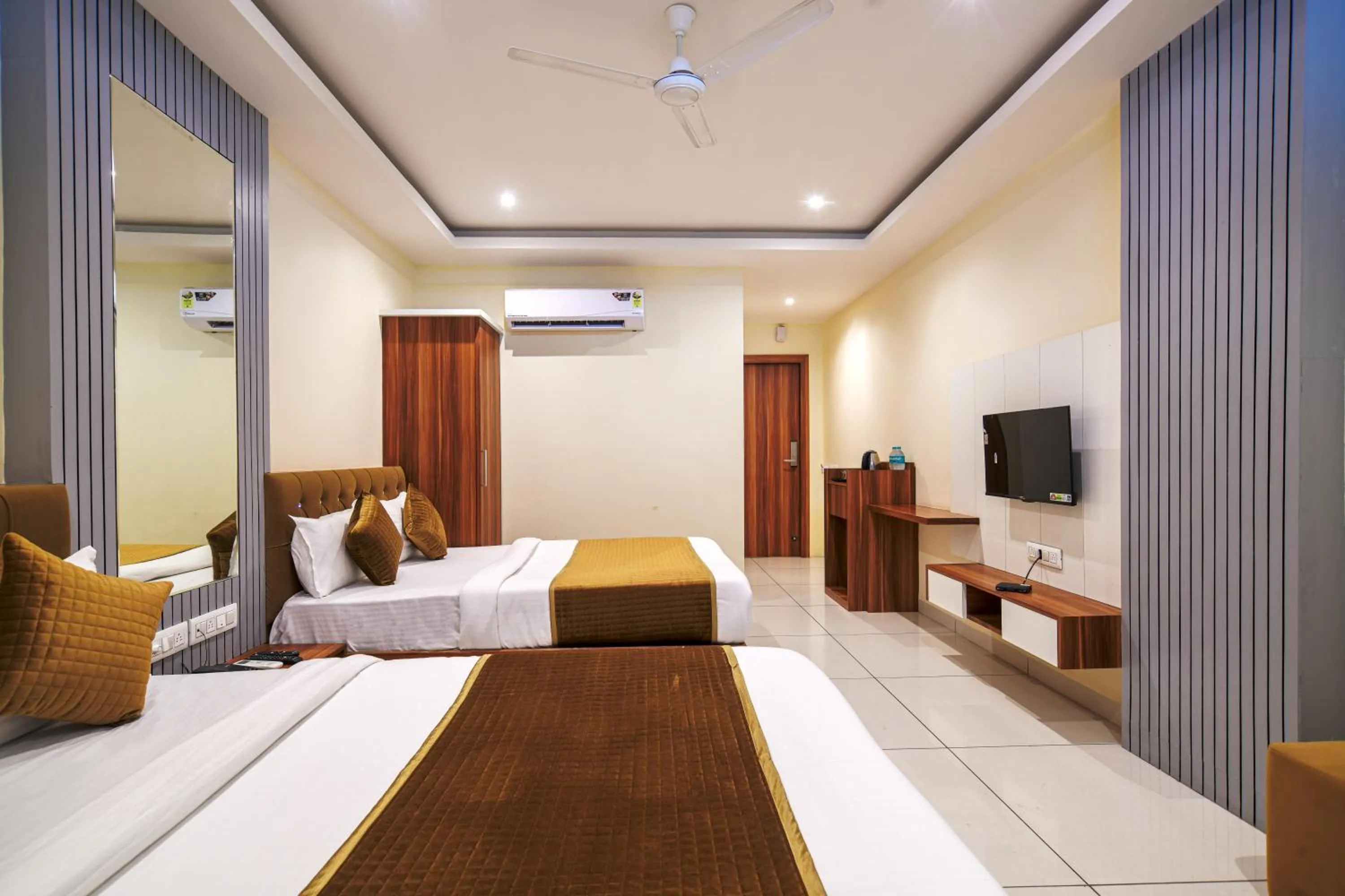 Photo of the whole room, Bed in Radhe Krishna Resort