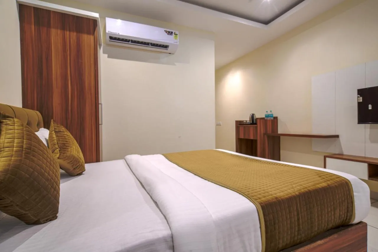 Photo of the whole room, Bed in Radhe Krishna Resort