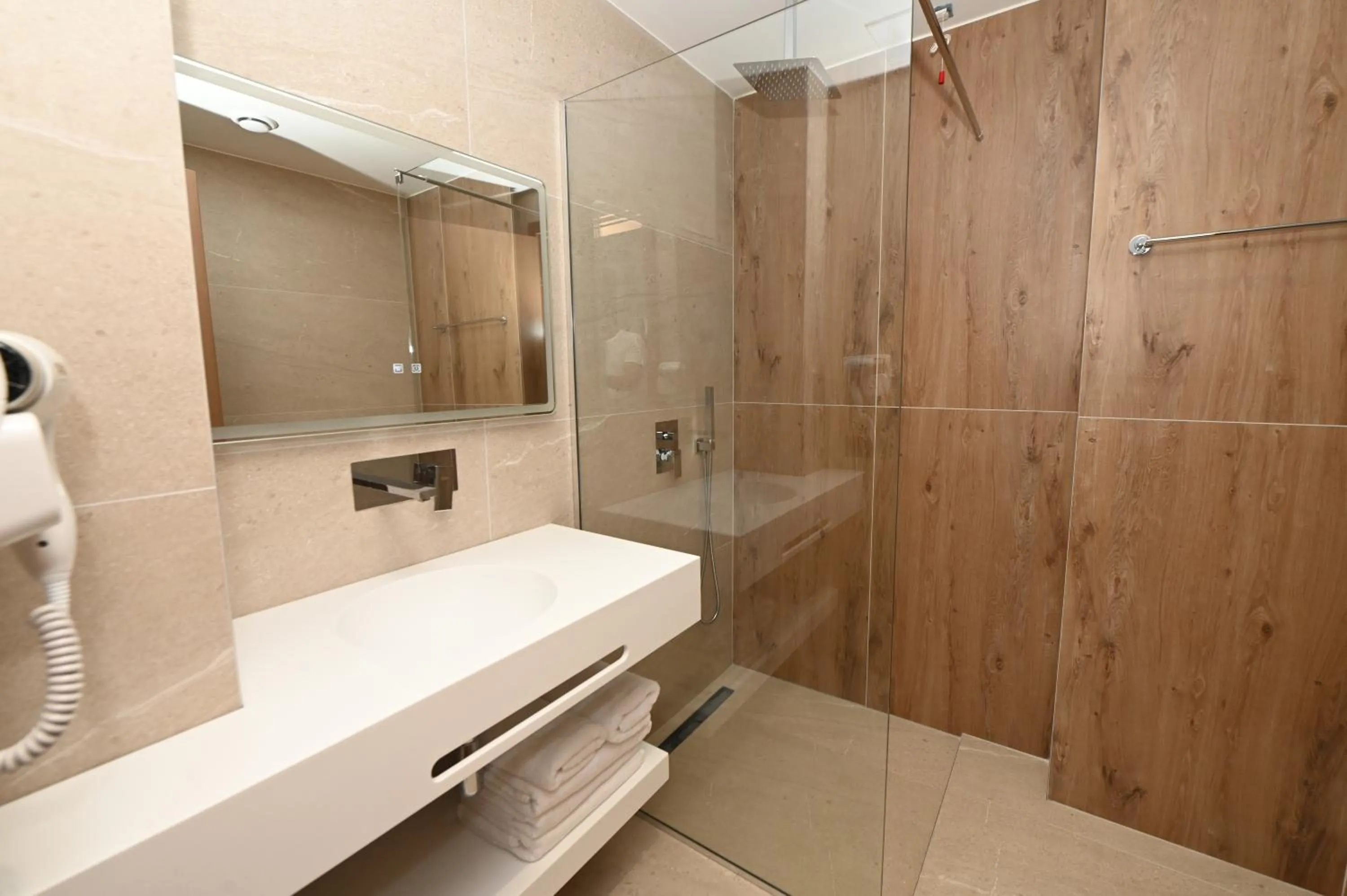 Shower in Monun Hotel
