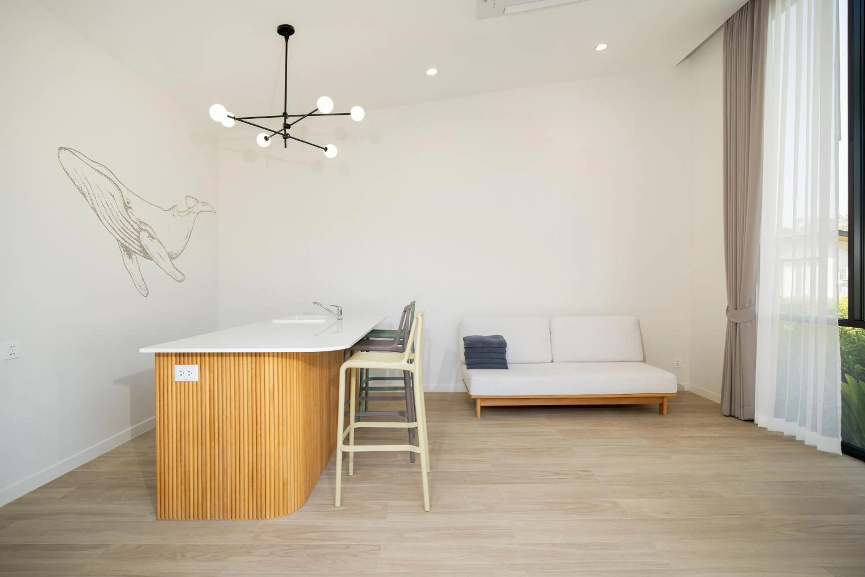 Living room, Bed in The Season Resort