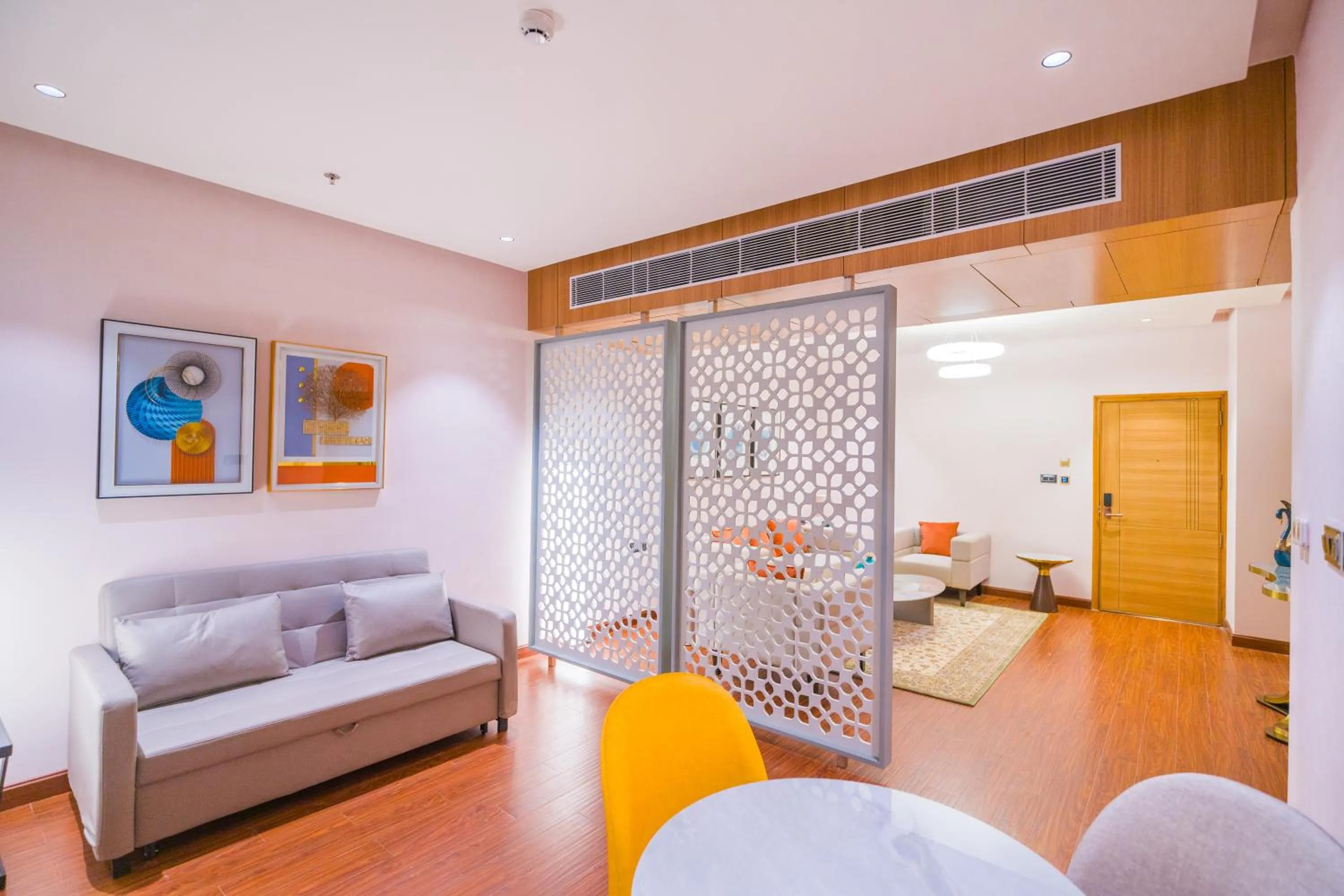 Seating area, Bed in The Maple Hotel