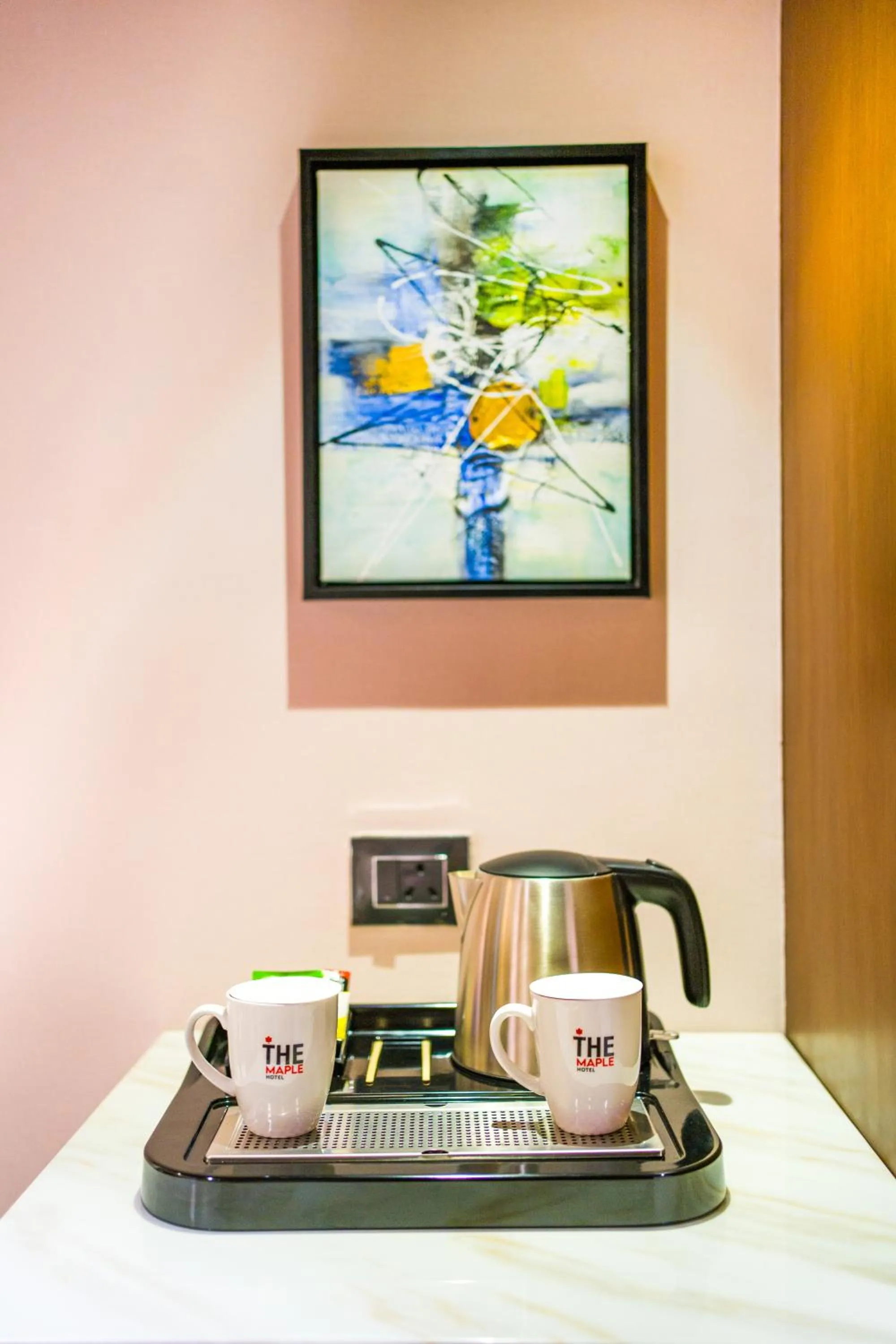 Kitchen or kitchenette in The Maple Hotel