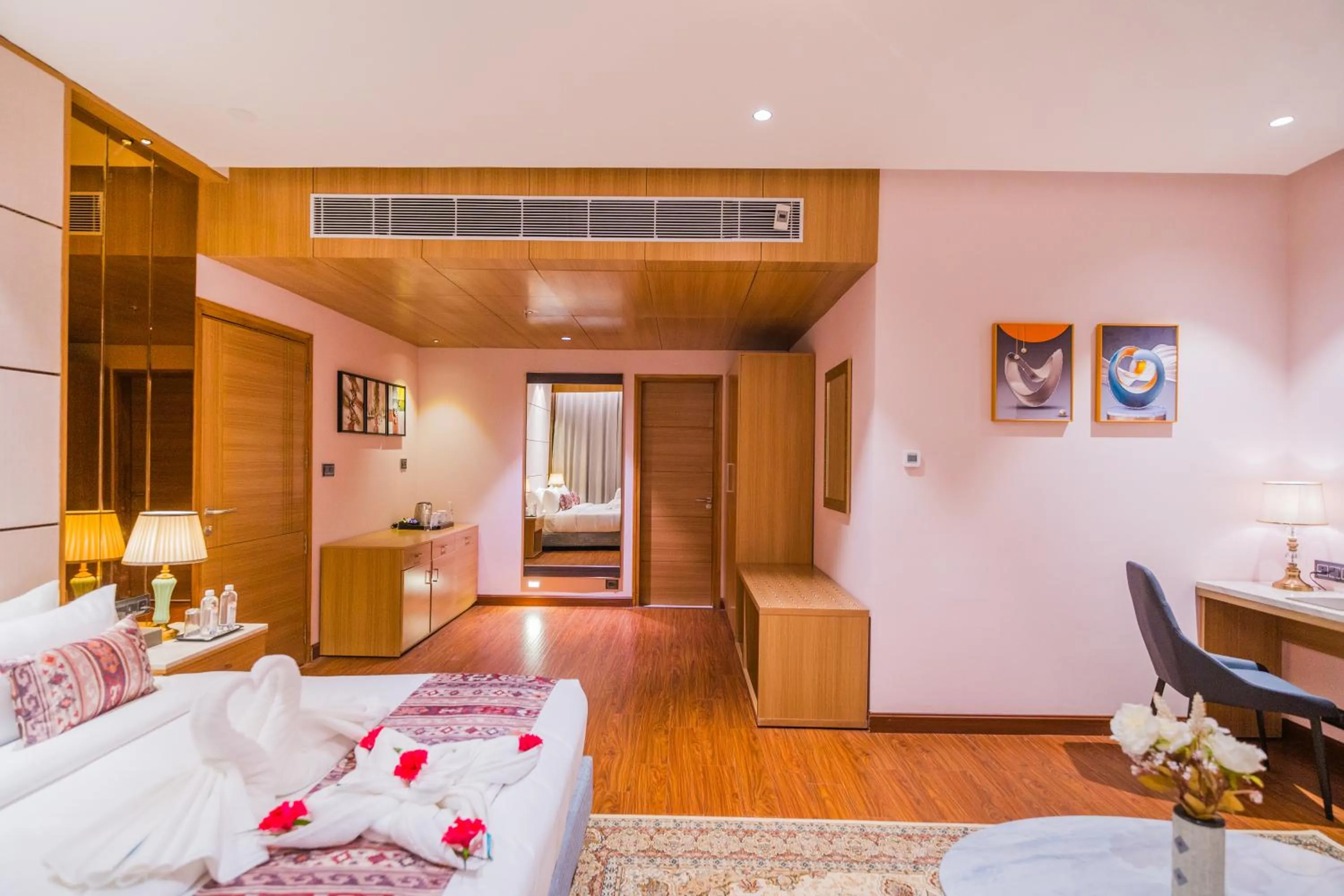 Photo of the whole room, Bed in The Maple Hotel