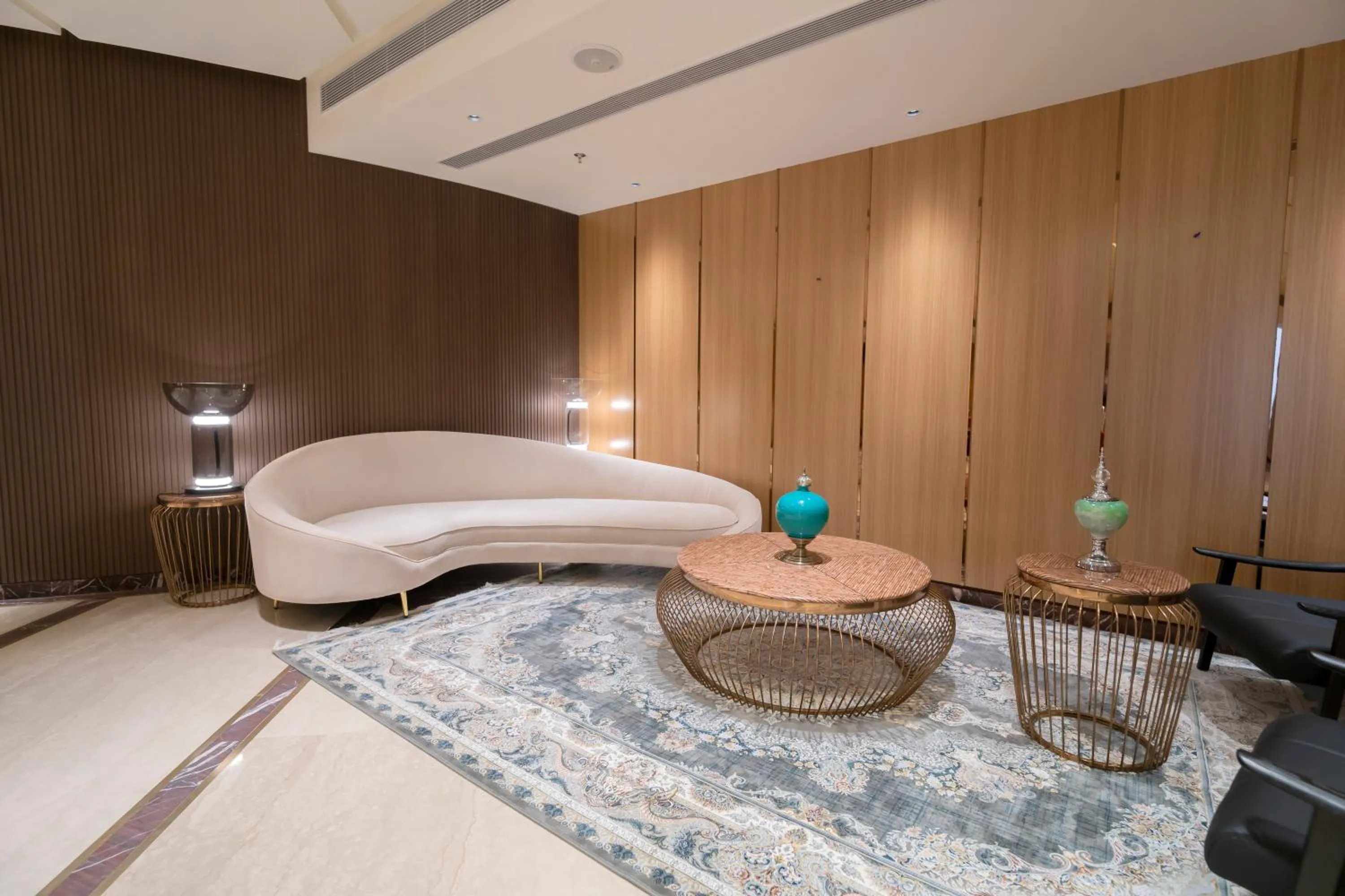 Seating area, Bed in The Maple Hotel
