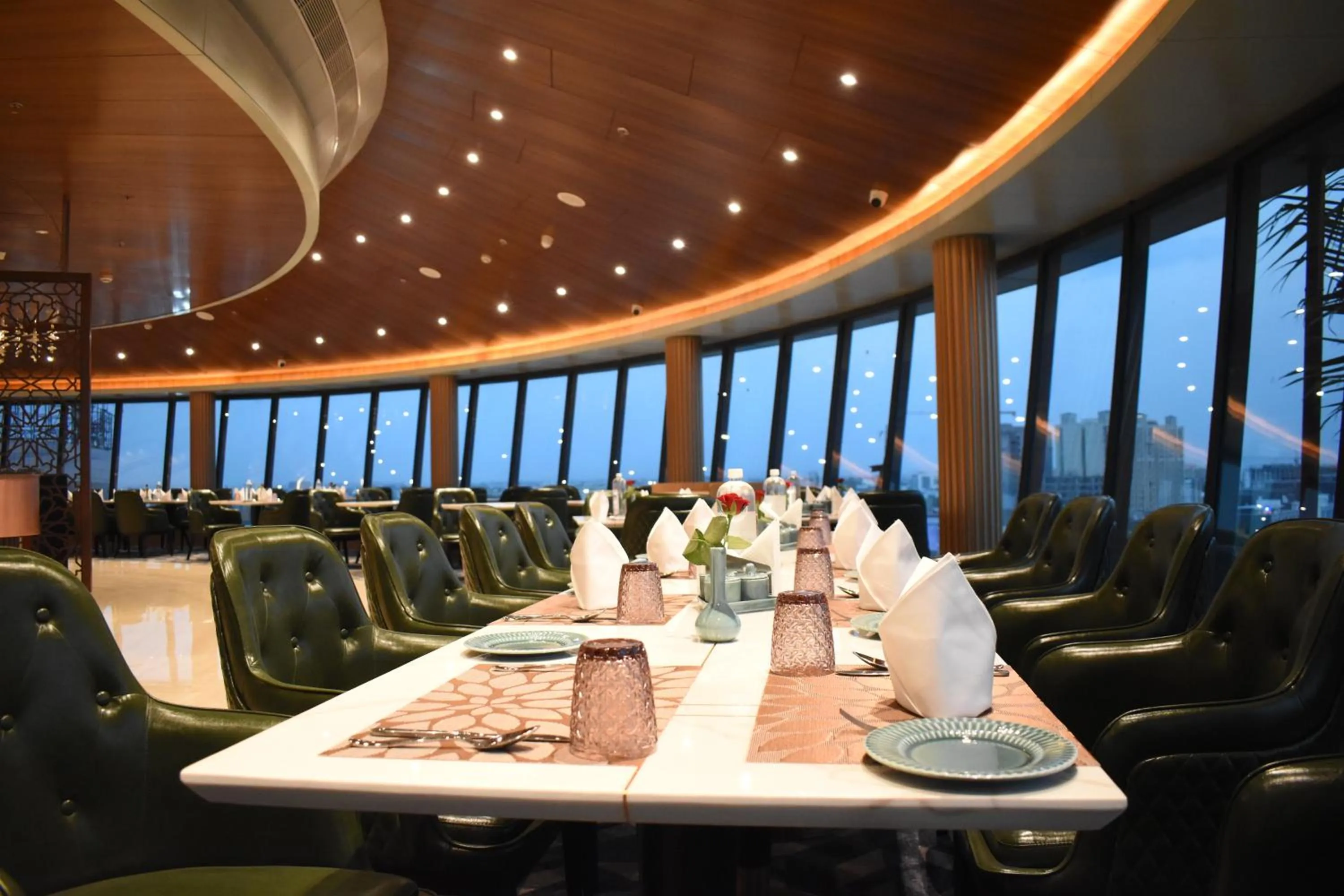 Restaurant/places to eat in The Maple Hotel