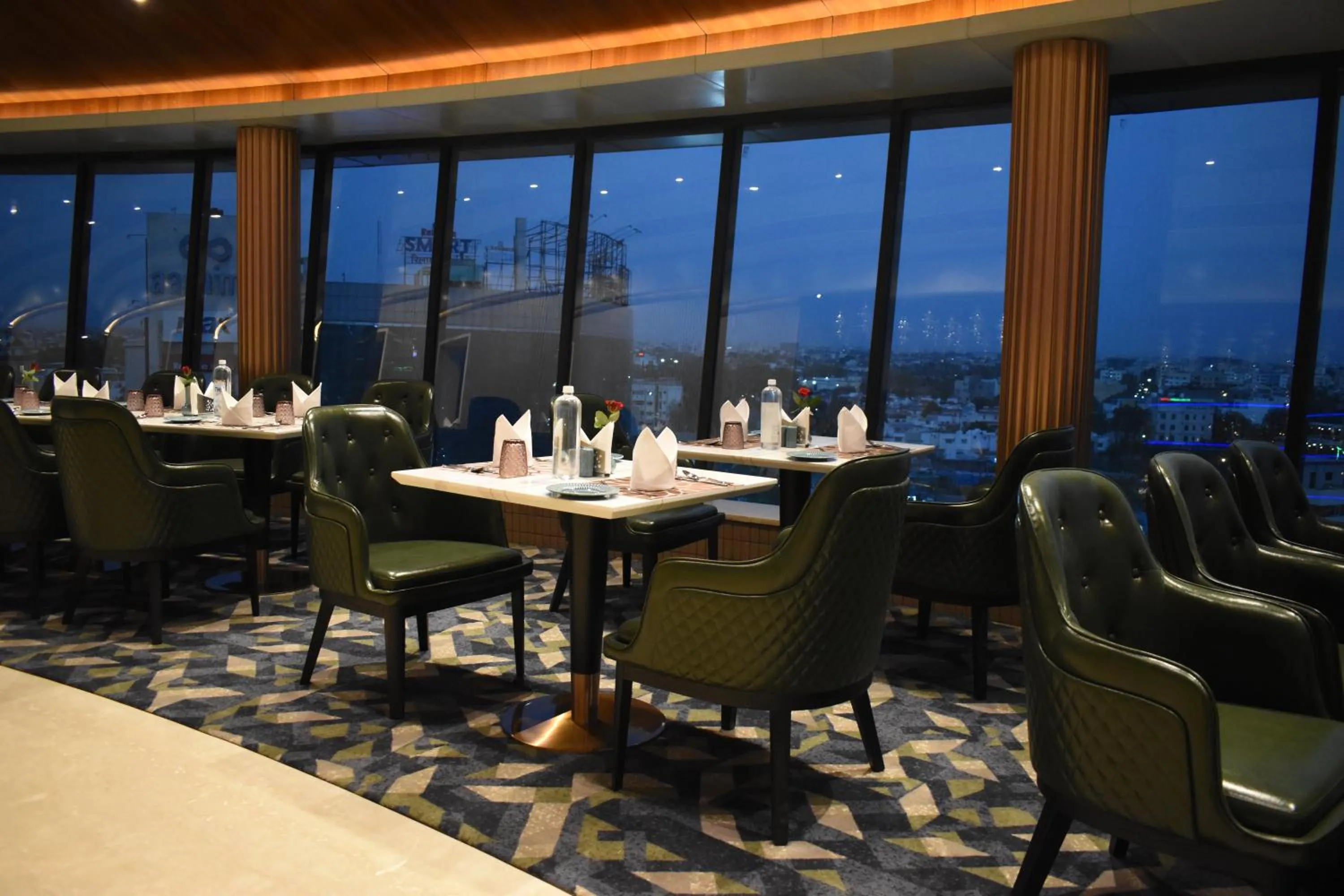 Restaurant/places to eat in The Maple Hotel