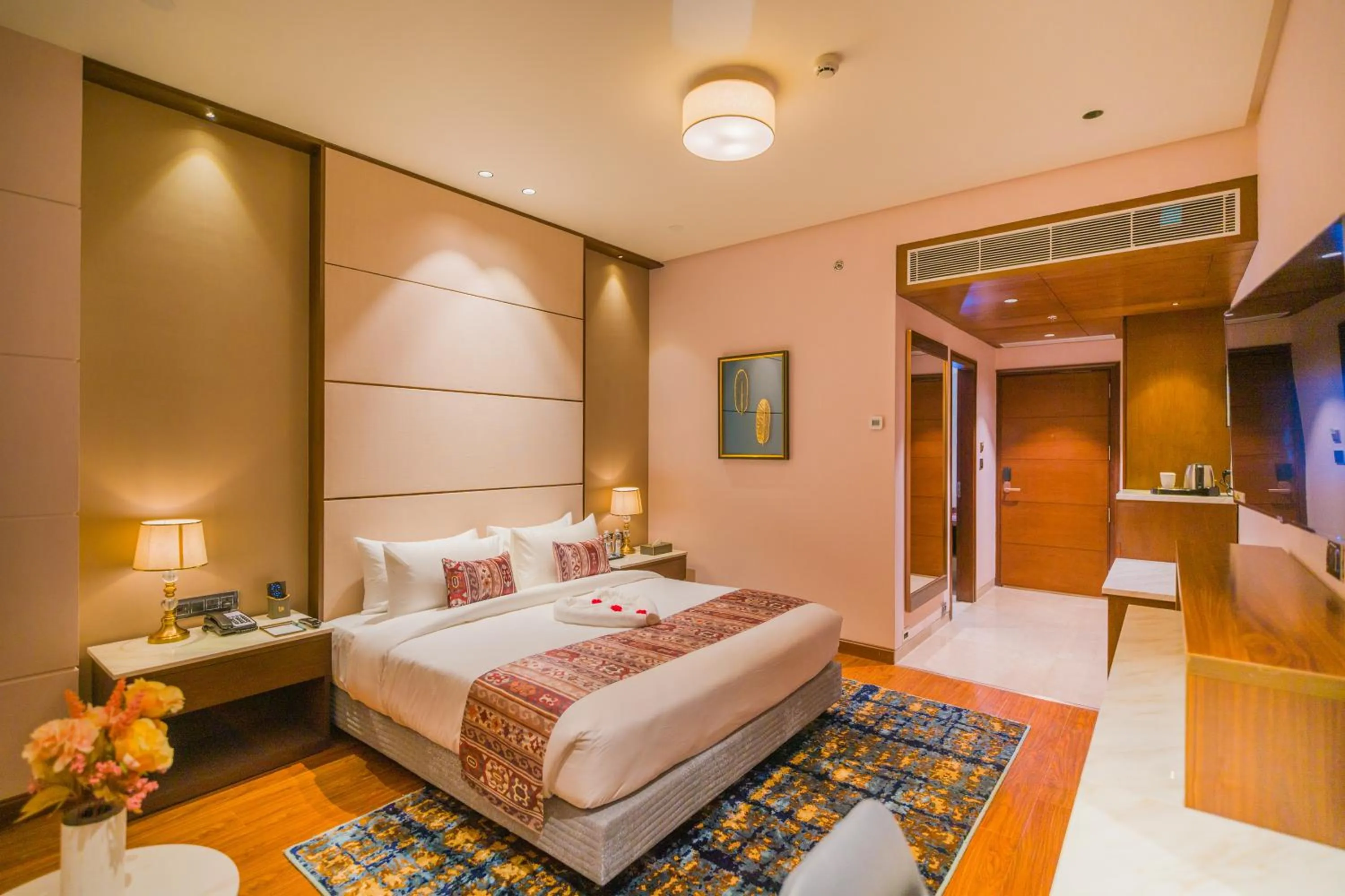 Bedroom, Bed in The Maple Hotel