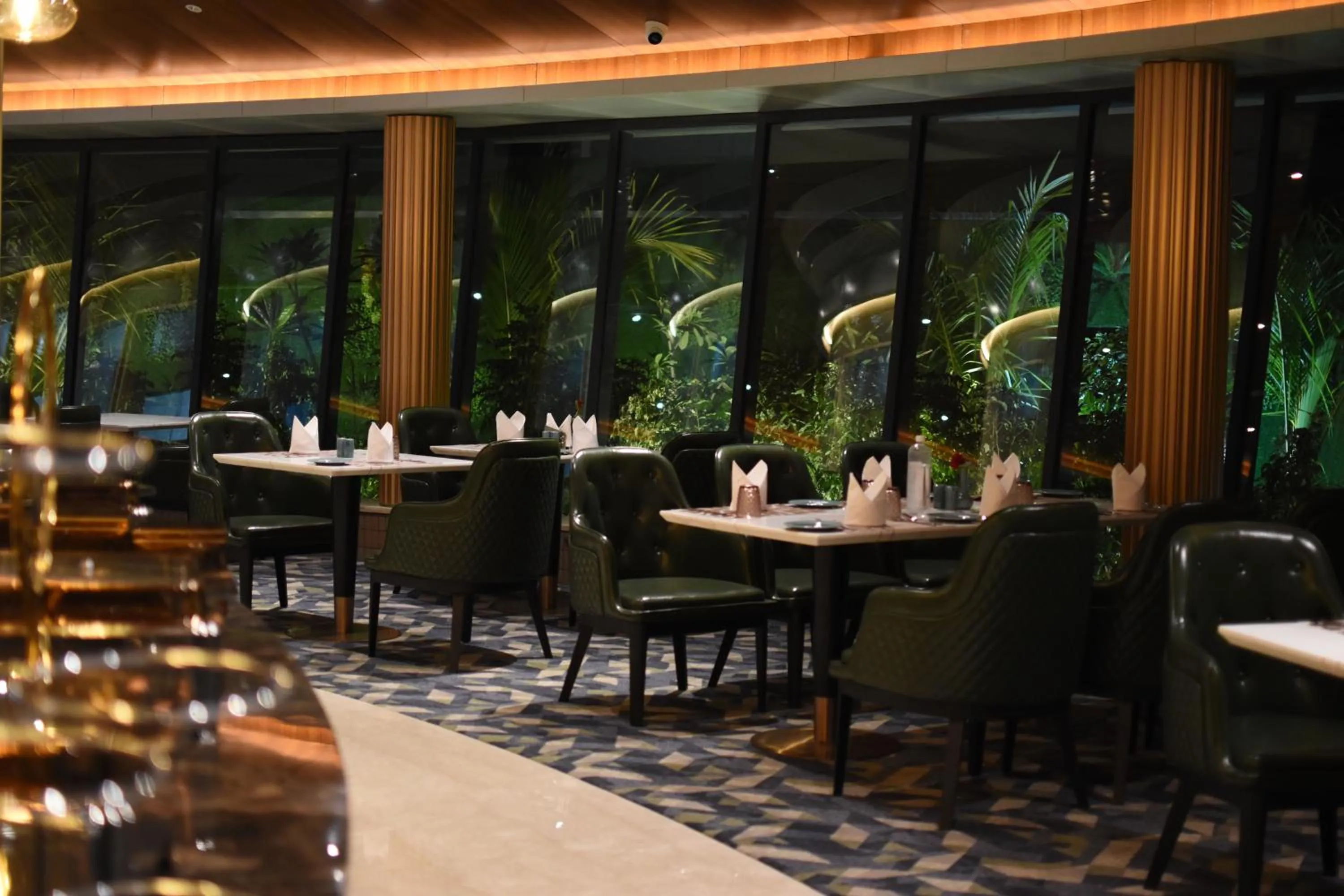 Restaurant/places to eat in The Maple Hotel