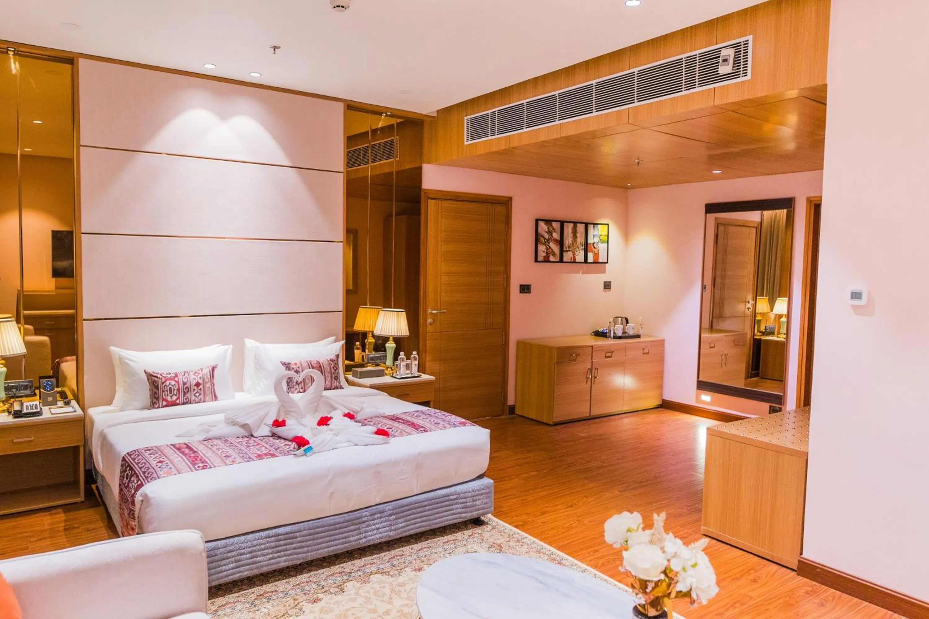 Photo of the whole room, Bed in The Maple Hotel