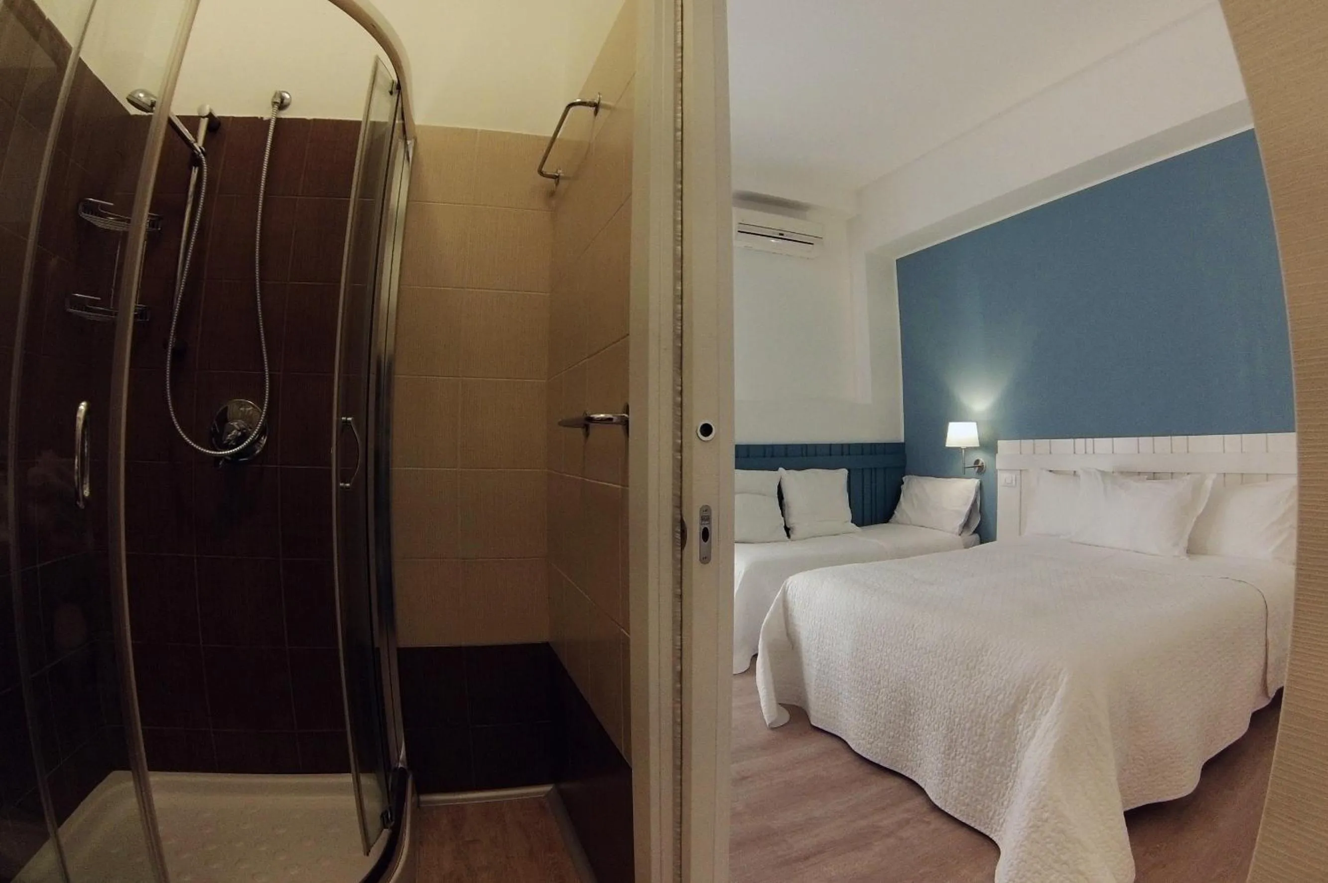 Shower, Bed in B&B Medinblu