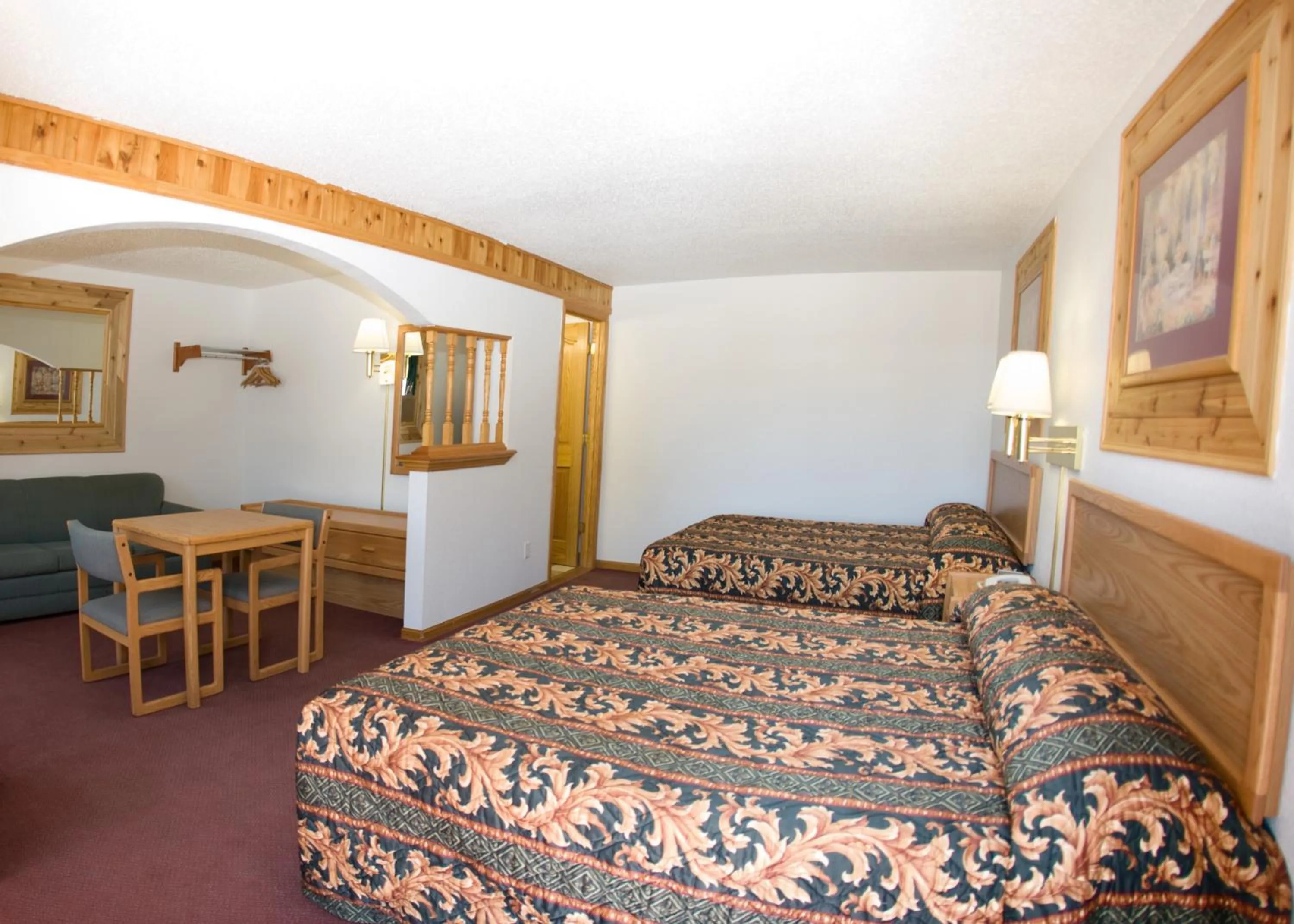 Photo of the whole room, Bed in North Country Inn & Suites
