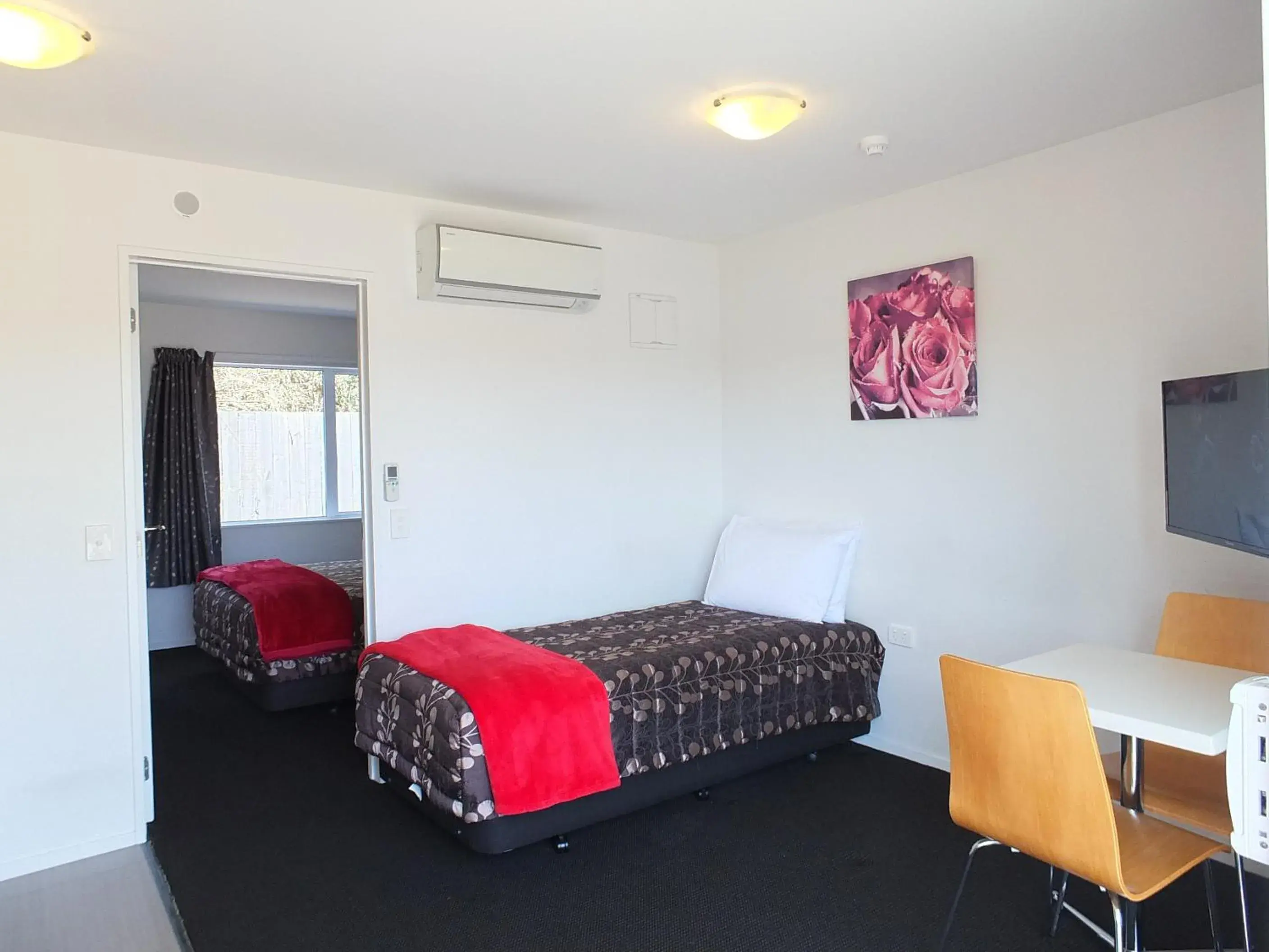 Triple Studio Queen and Single Beds in 101 Stars Motel Triple Studio Queen and Single Beds in 101 Stars Motel