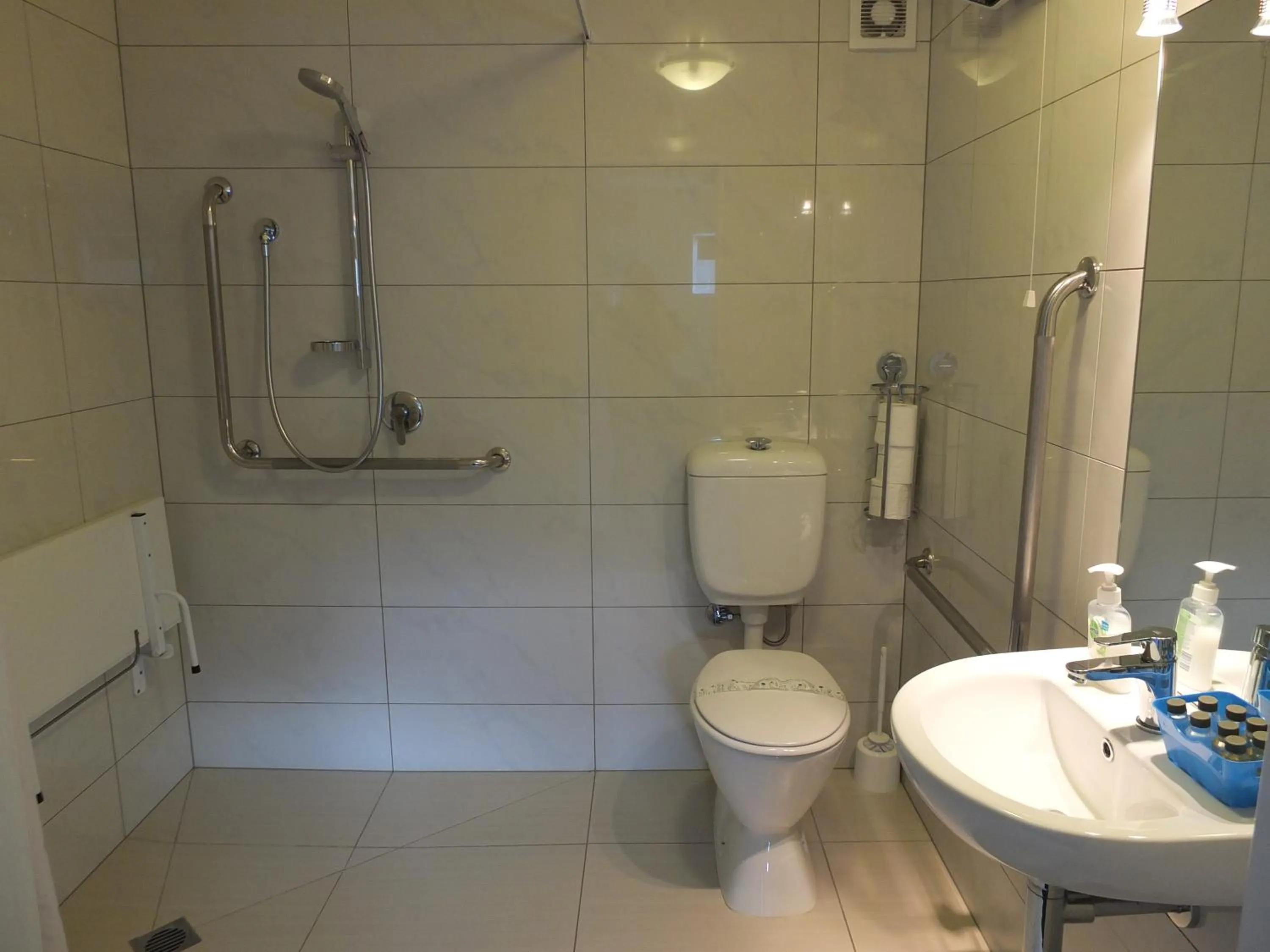 Bathroom in 101 Stars Motel