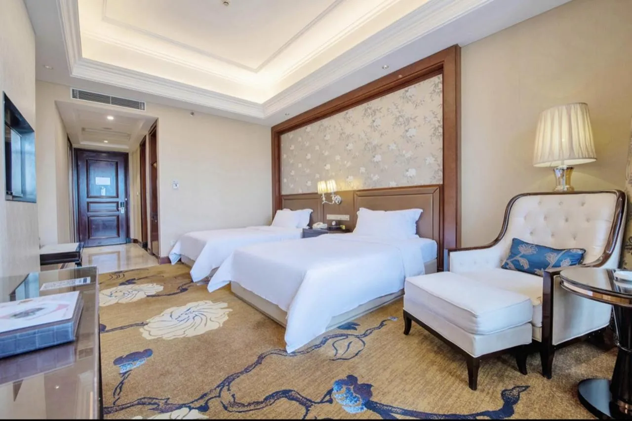 Bed in Days Hotel by Wyndham Logan City Huizhou