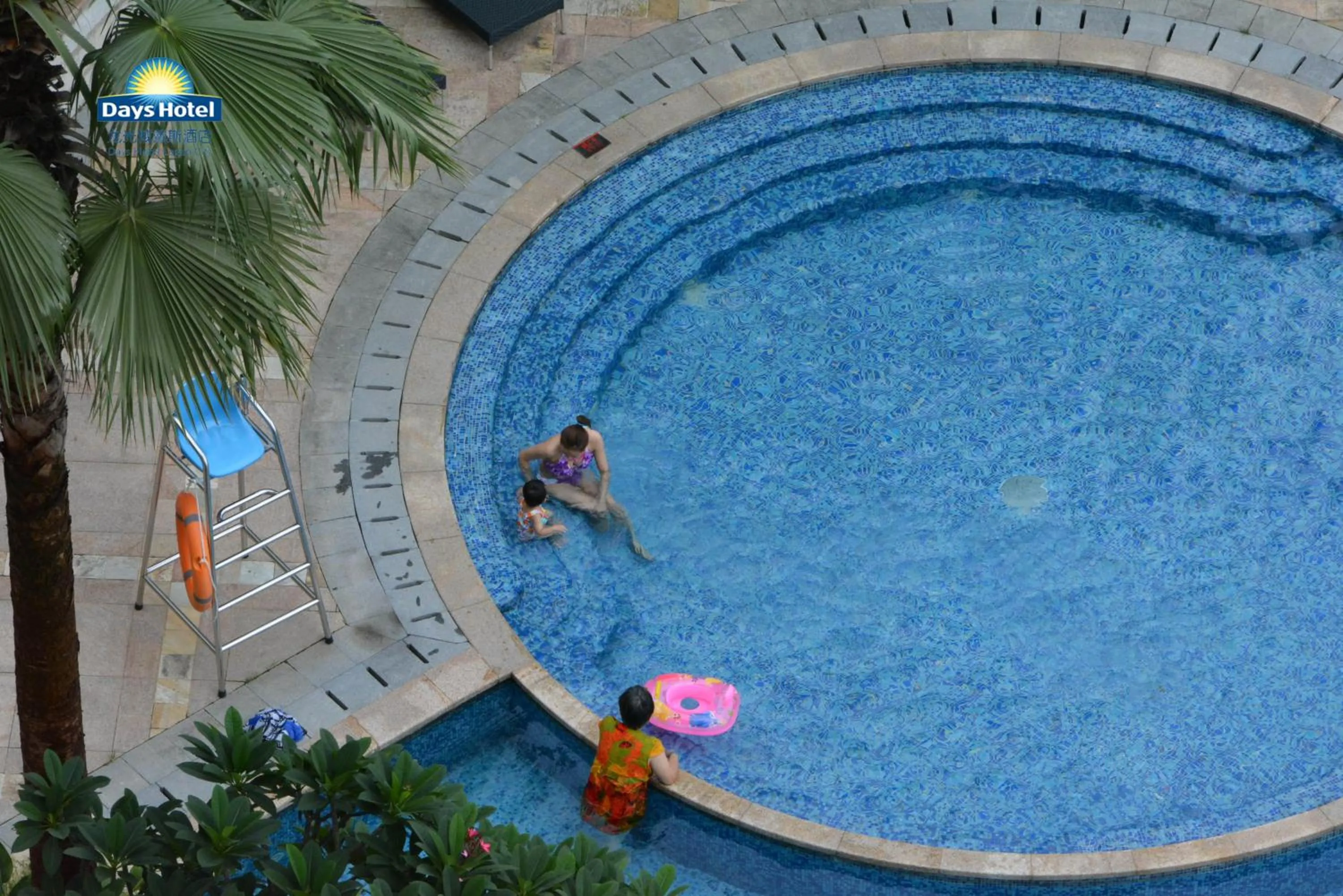 Swimming pool in Days Hotel by Wyndham Logan City Huizhou