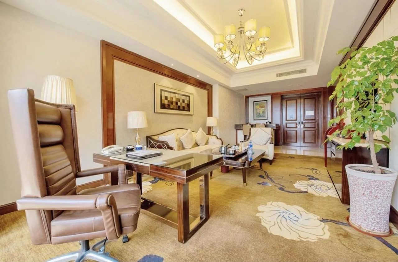 Living room in Days Hotel by Wyndham Logan City Huizhou