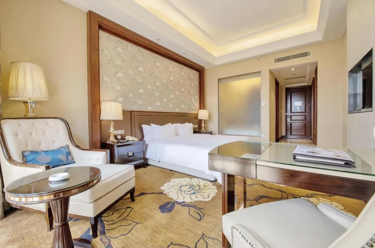 Bed in Days Hotel by Wyndham Logan City Huizhou