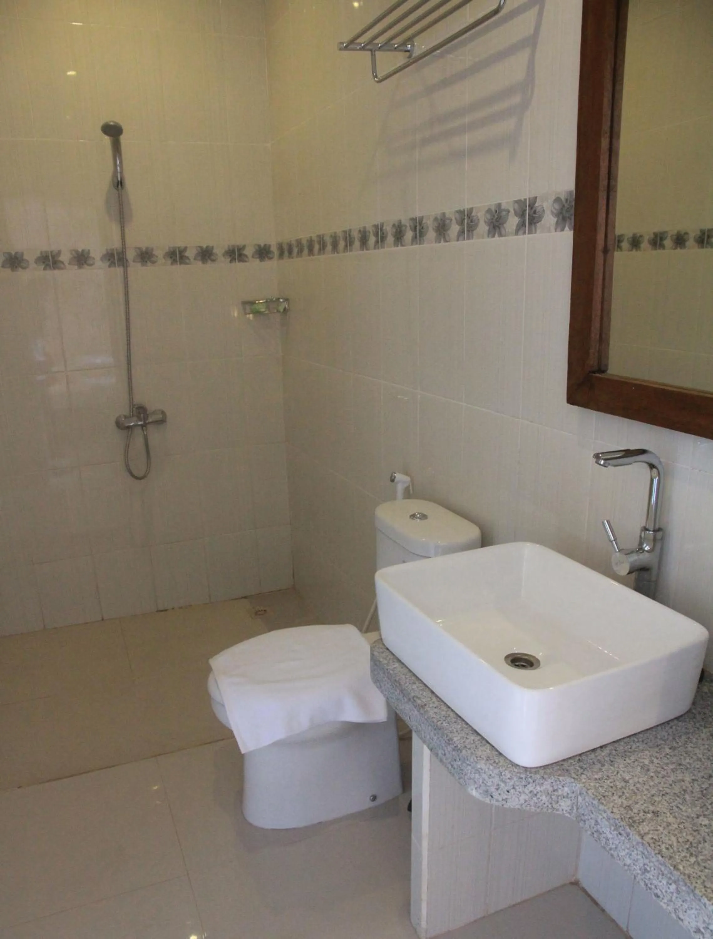 Bathroom in D'Camel Hotel Lembongan