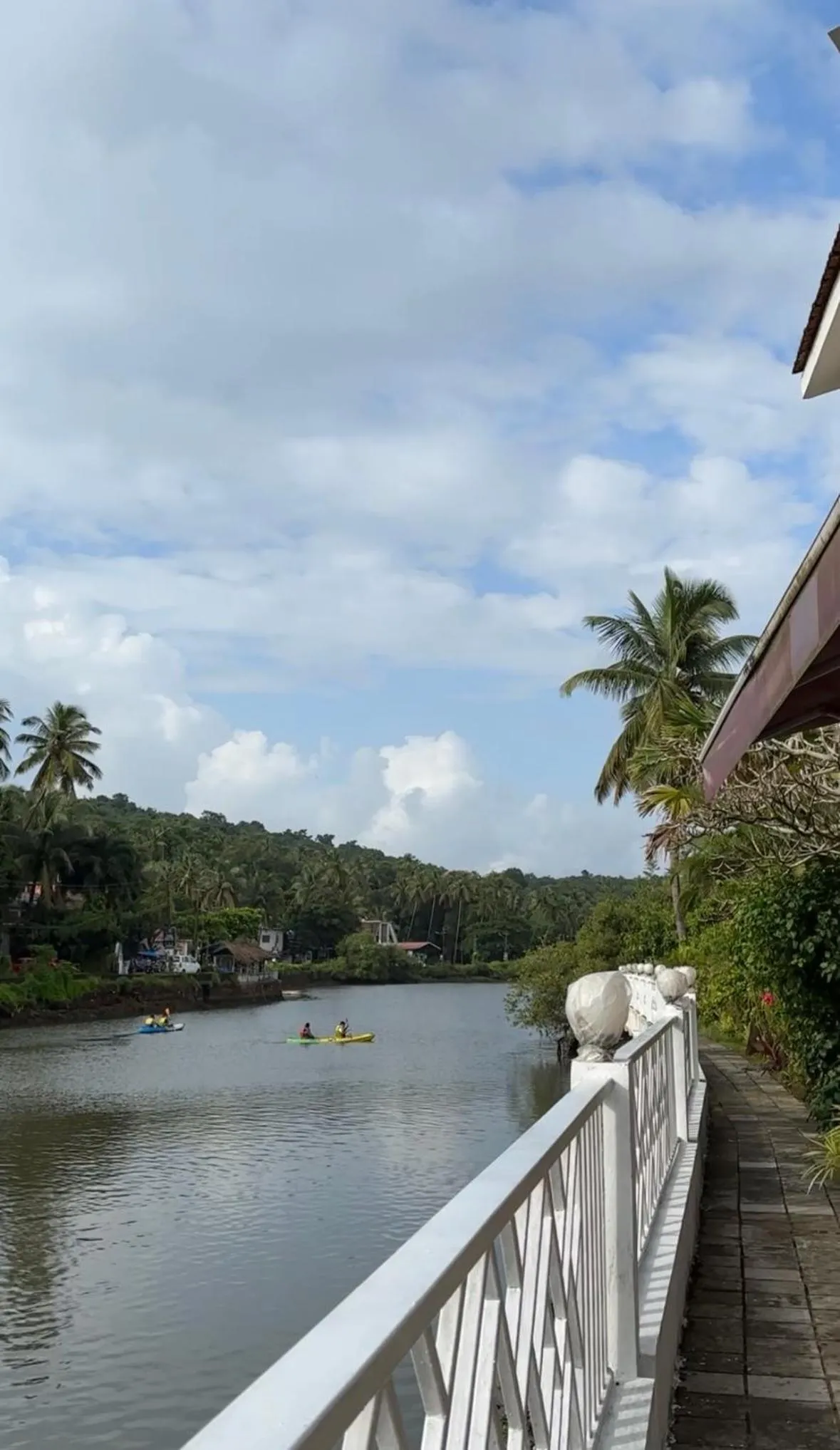 Day in Hotel Riverside