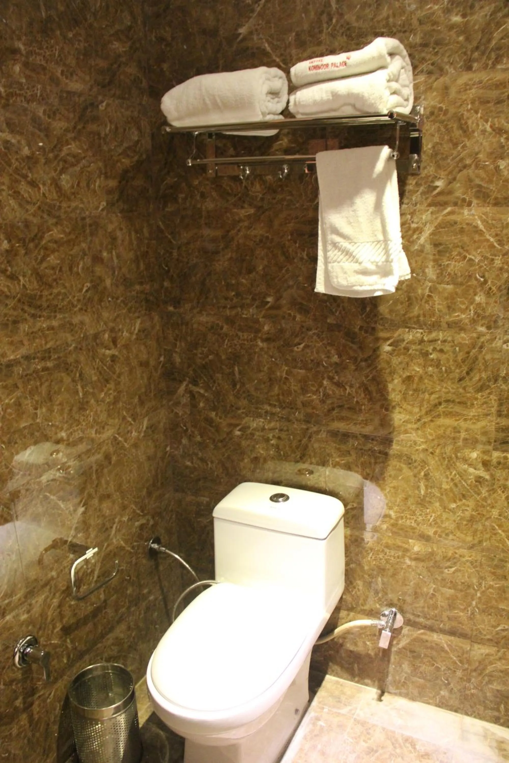 Toilet in Hotel Kohinoor Palace, Ludhiana