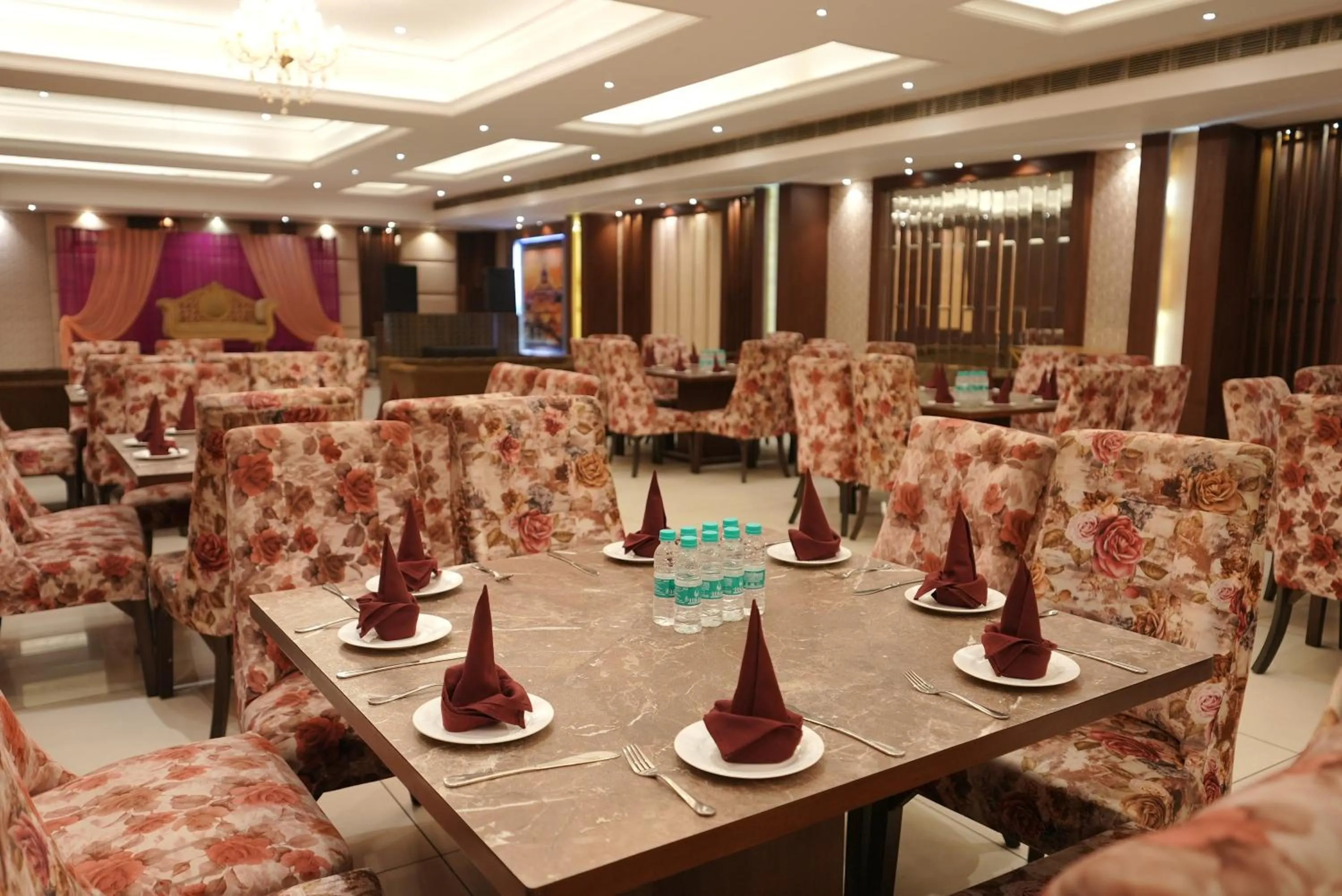 Seating area in Hotel Kohinoor Palace, Ludhiana