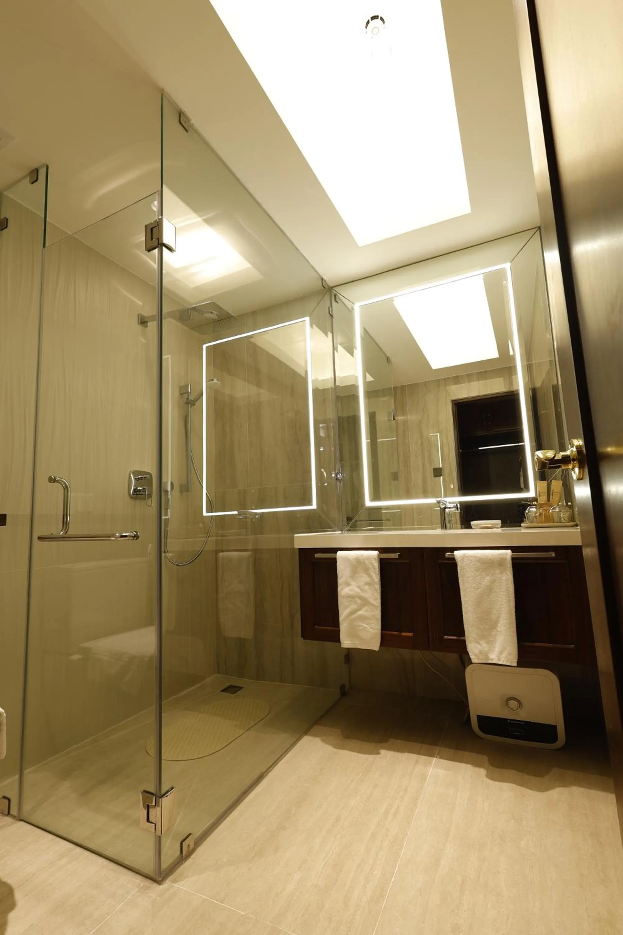 Shower in The Harvest Hotel Managed by HII