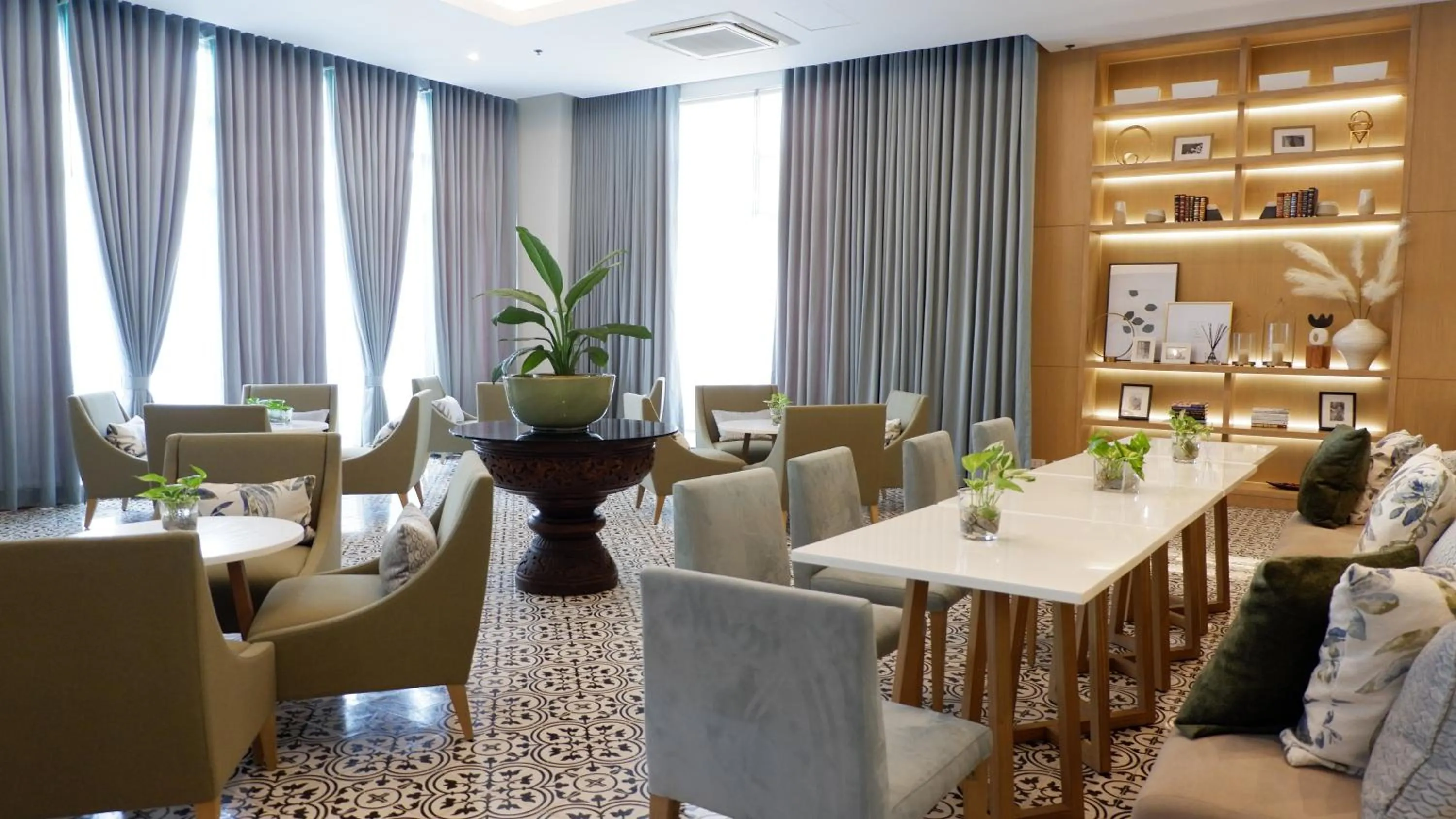 Restaurant/places to eat in The Harvest Hotel Managed by HII