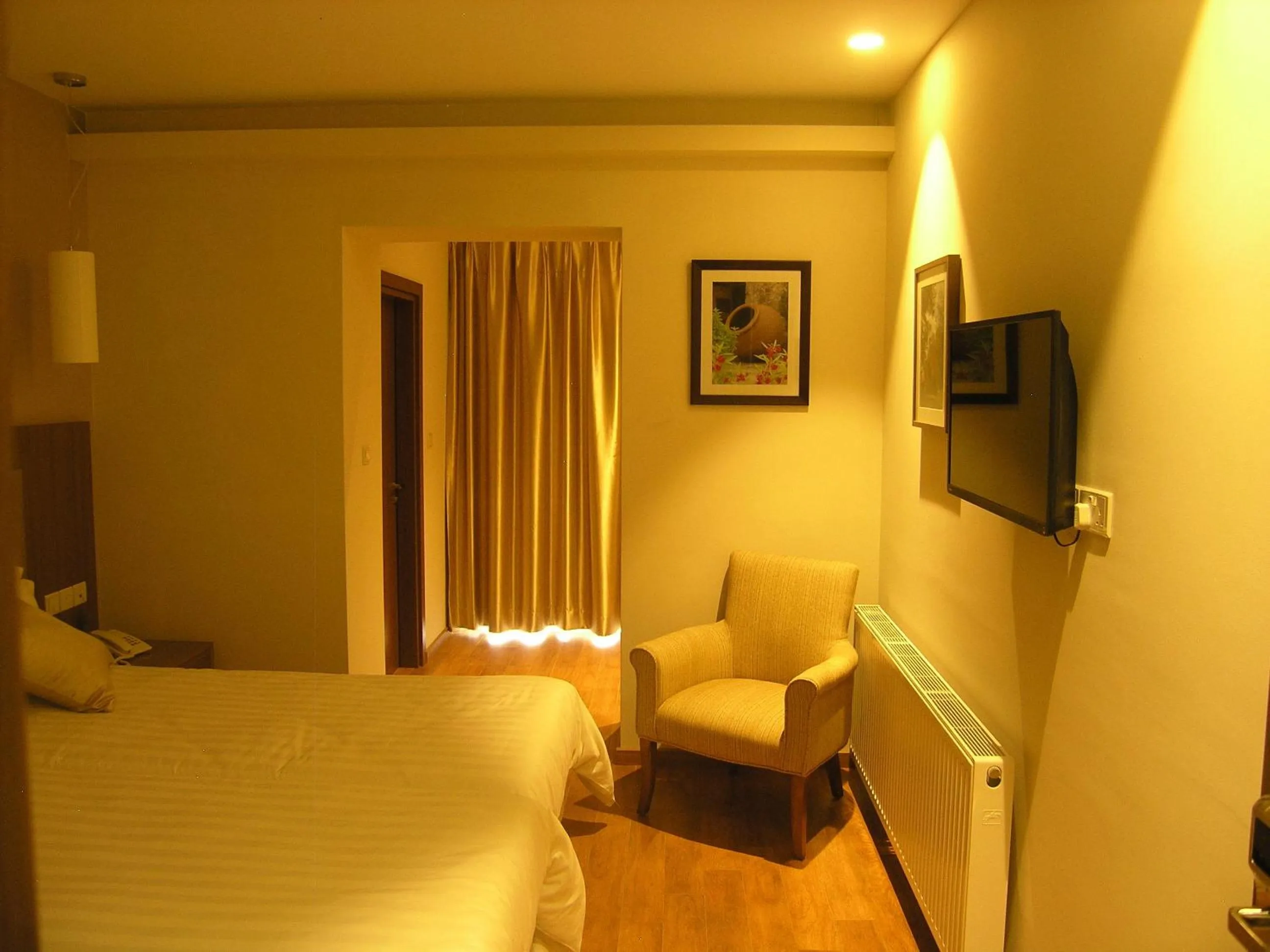 Photo of the whole room, Bed in Livadia Hotel Kyperounta