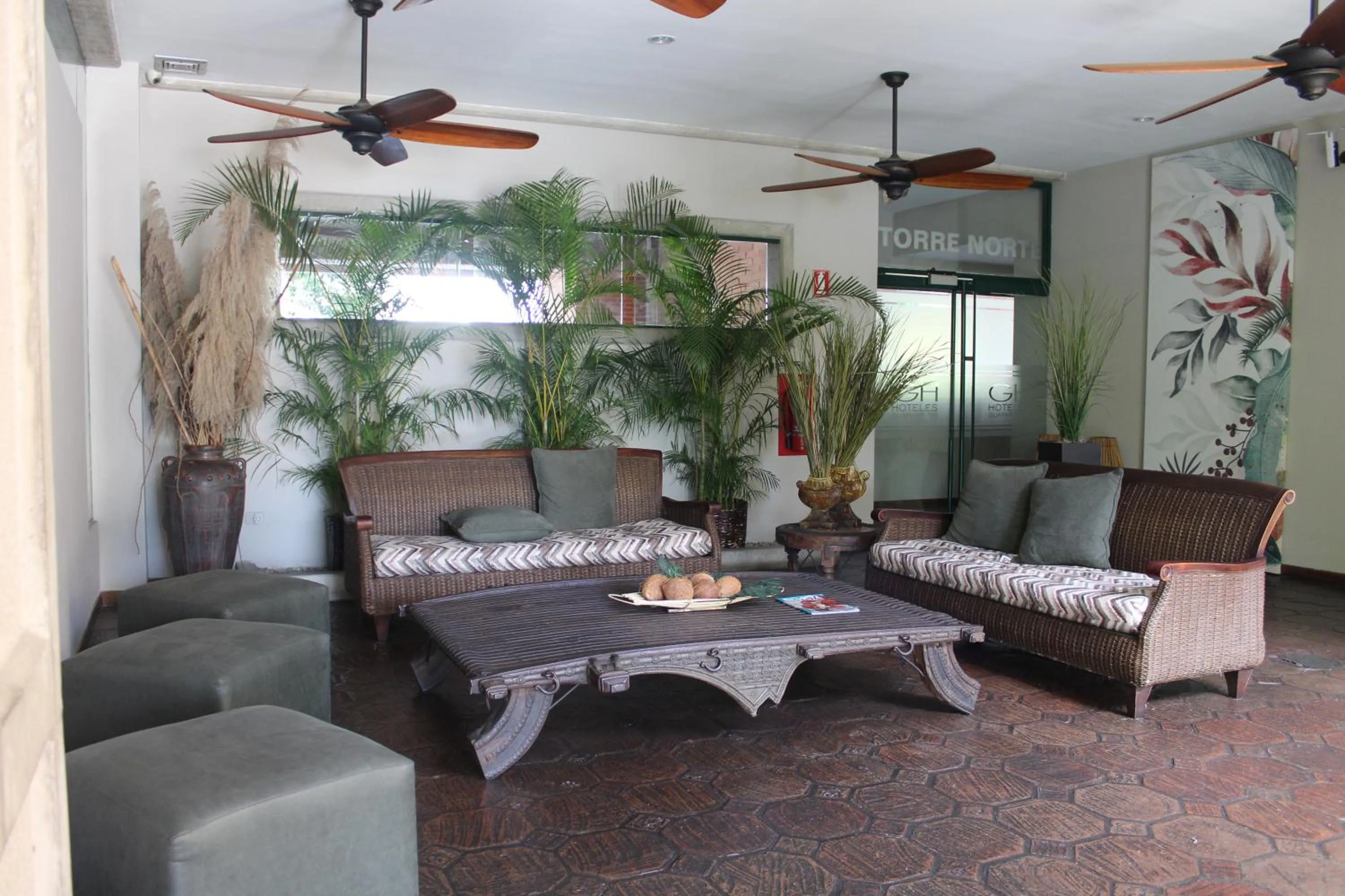 Living room in Hotel GH Guaparo Inn Valencia