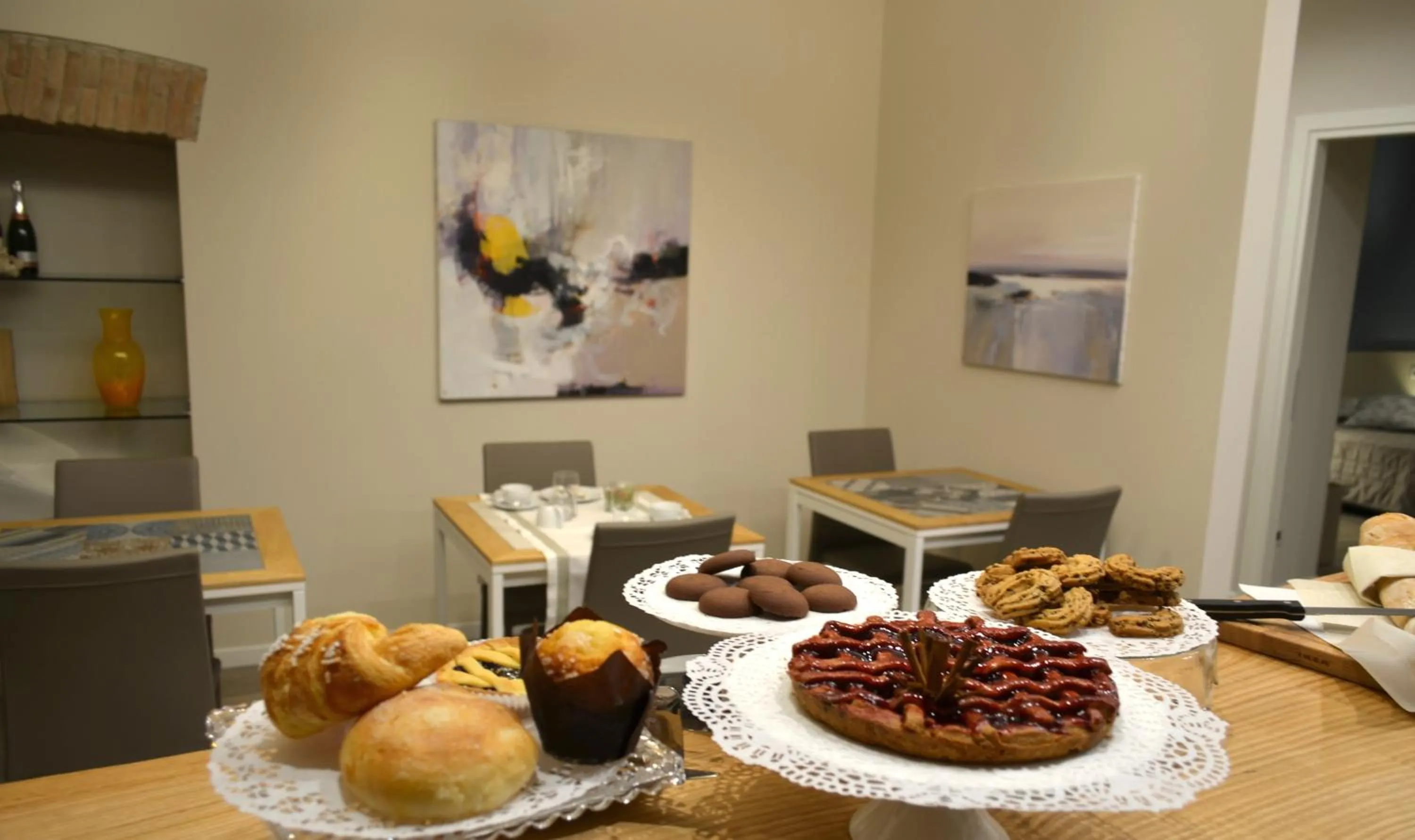 Food in Daman Rooms & Breakfast