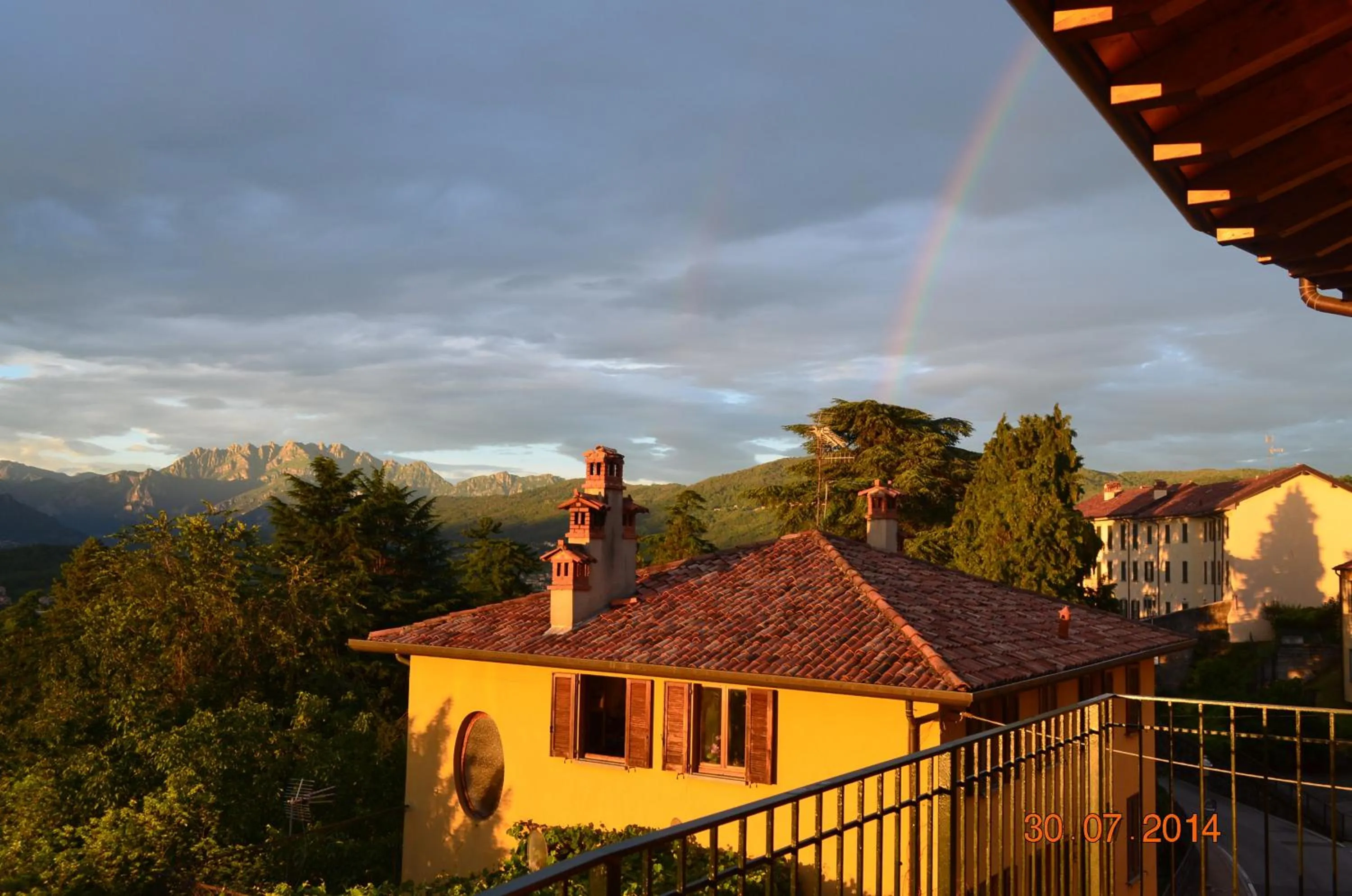 Facade/entrance in Daman Rooms & Breakfast