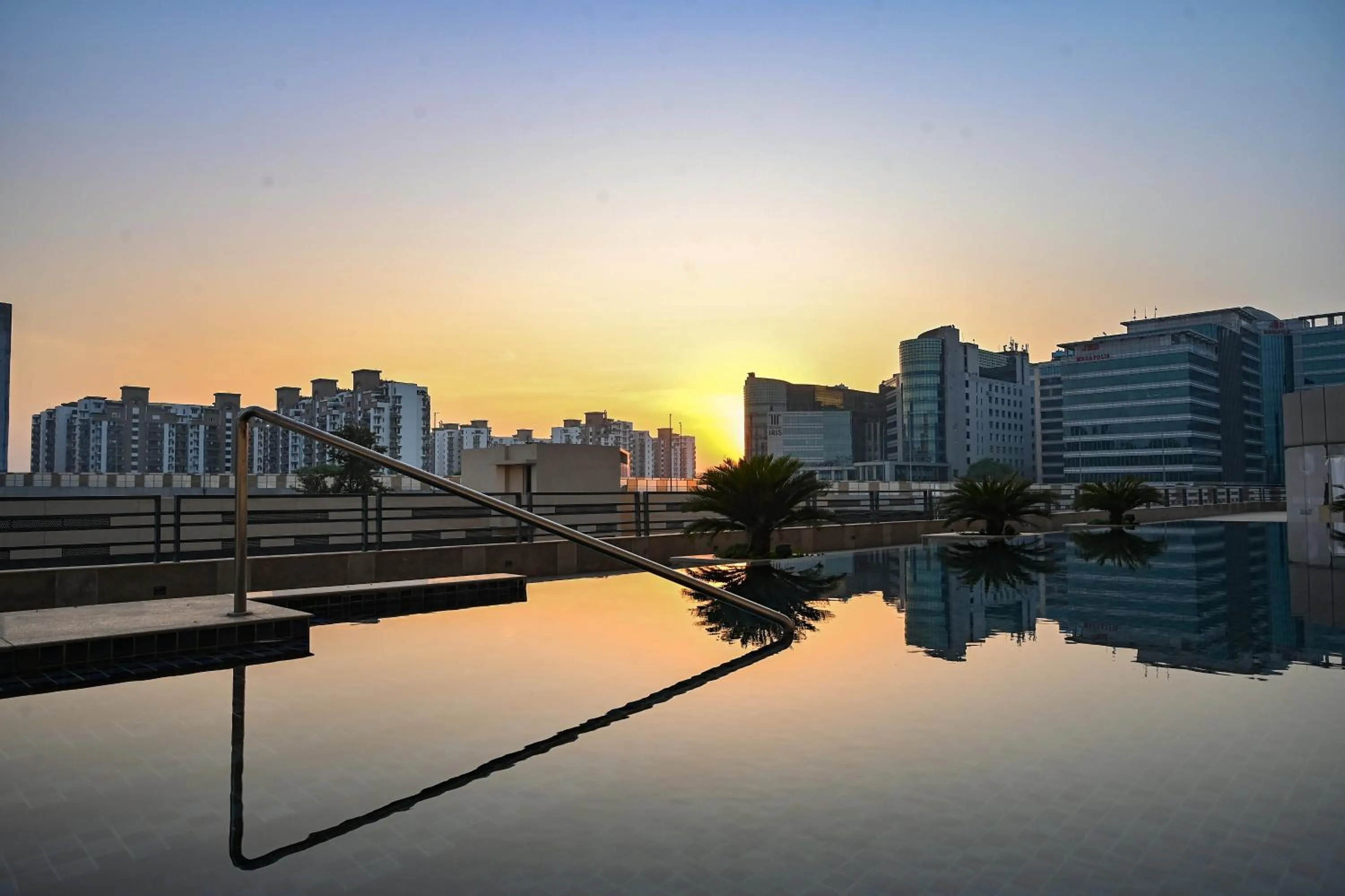 Swimming pool in Alivaa Hotel Gurugram Sohna Road City Center
