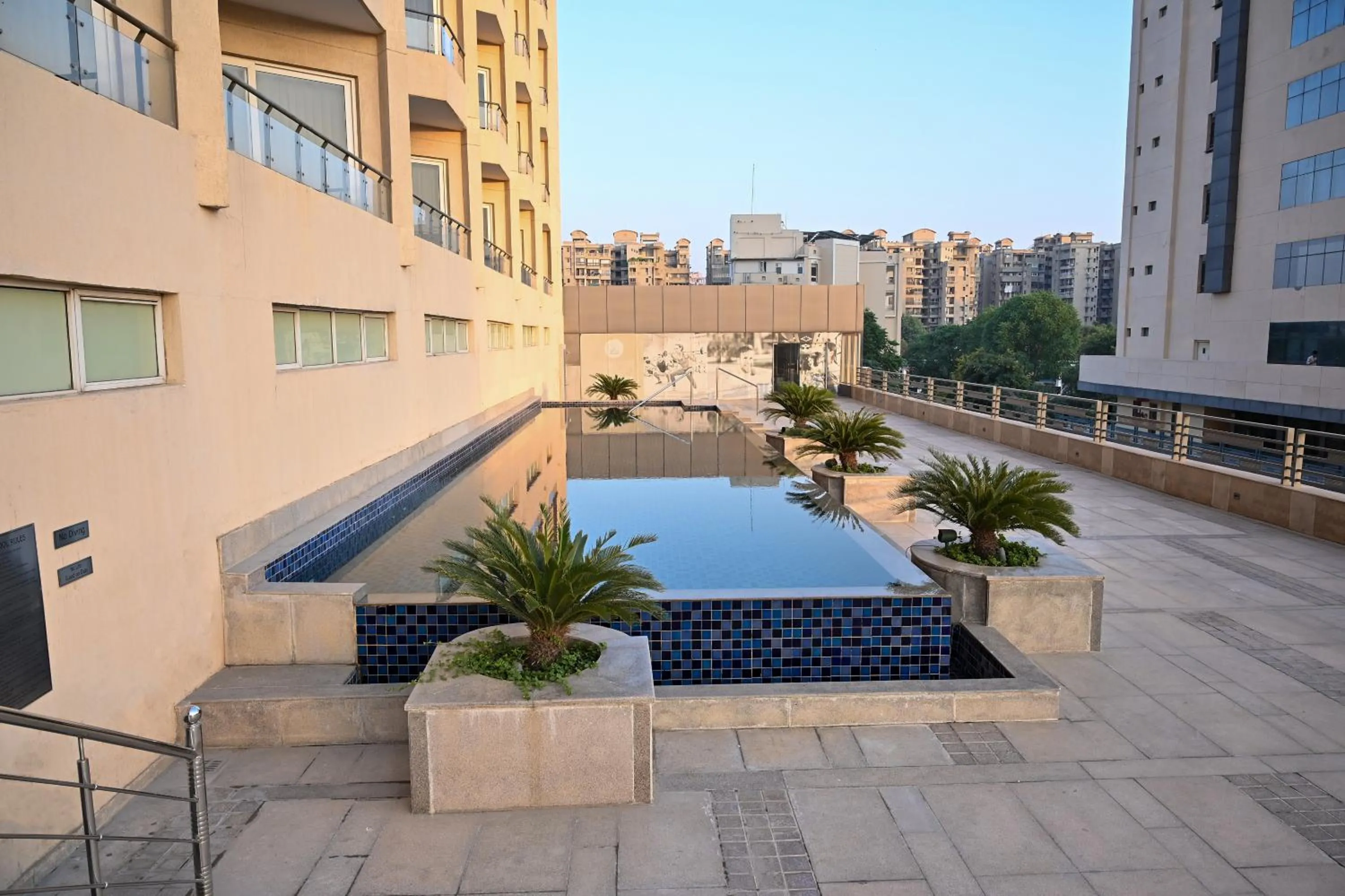 Swimming pool in Alivaa Hotel Gurugram Sohna Road City Center