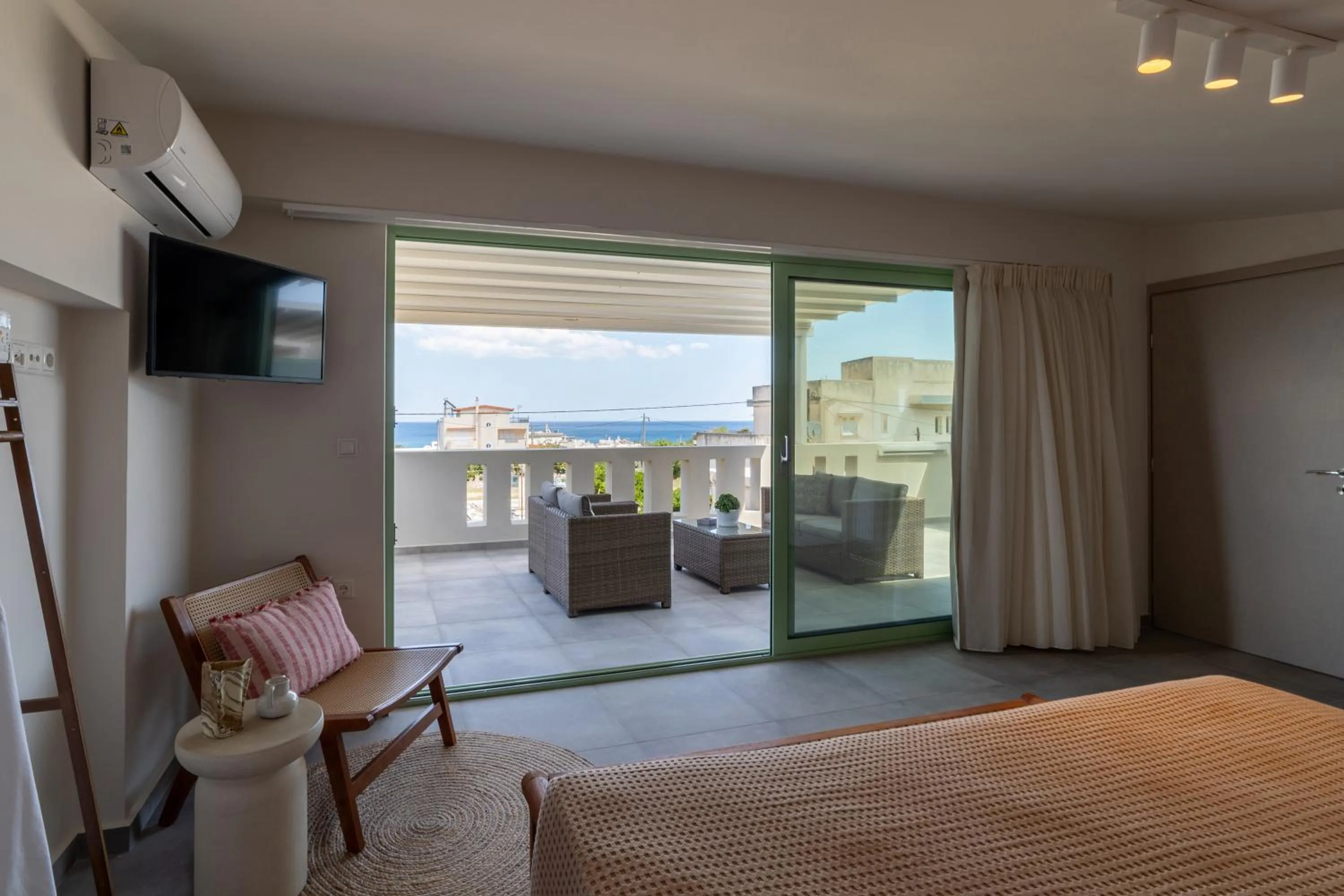 Seating area, Bed in Kallisti Stay