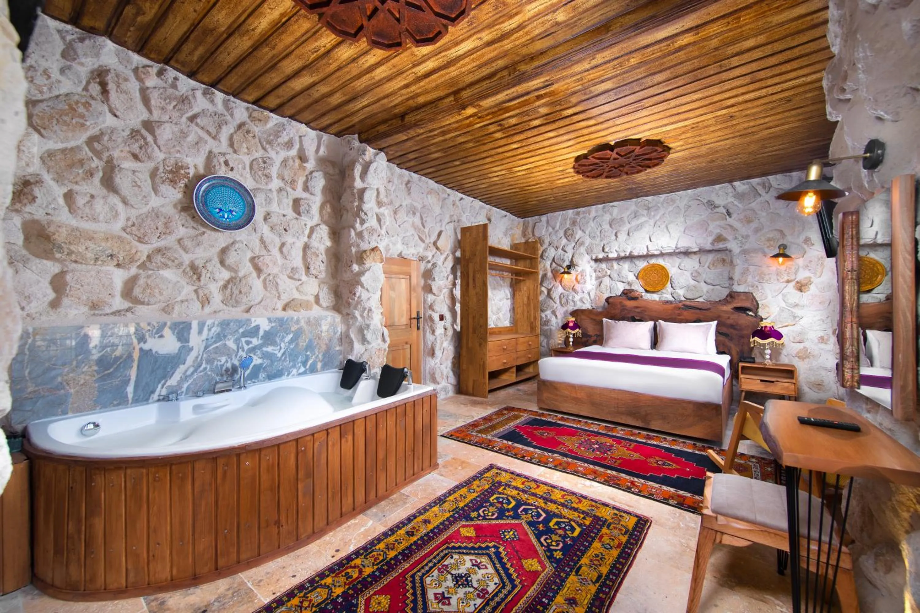 Photo of the whole room, Bed in Cappadocia Cavusin Stone House
