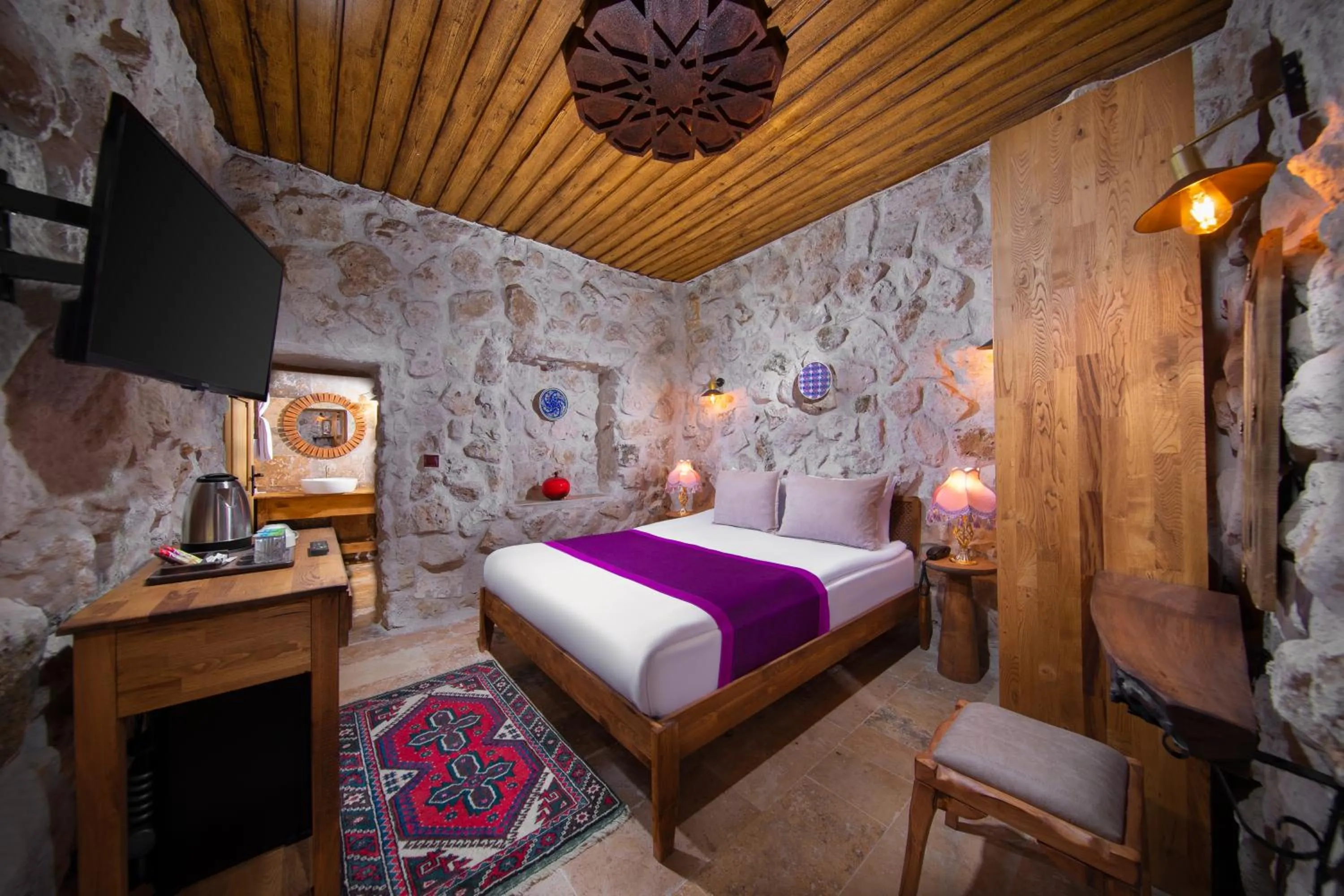 Photo of the whole room, Bed in Cappadocia Cavusin Stone House