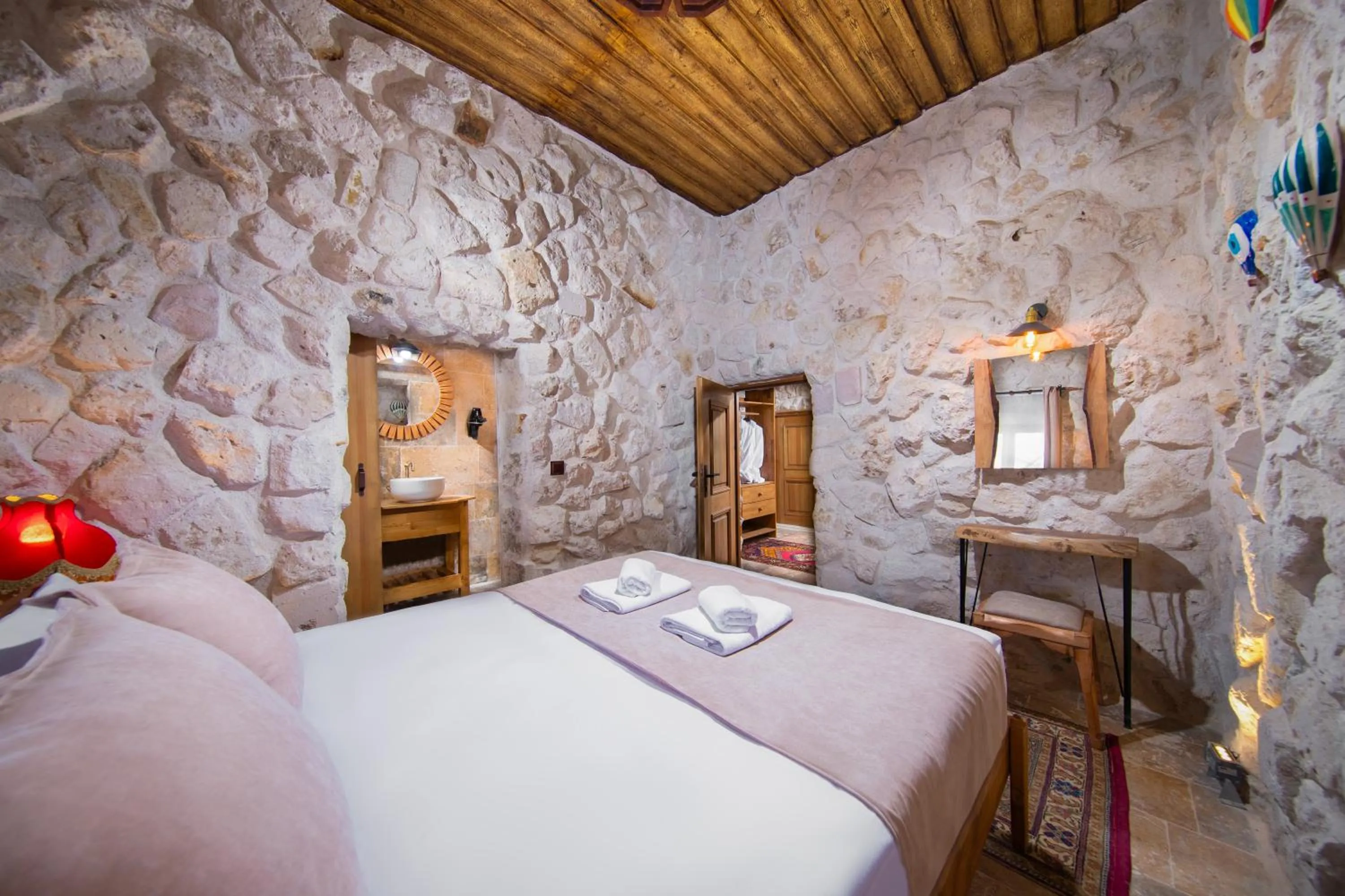 Photo of the whole room, Bed in Cappadocia Cavusin Stone House