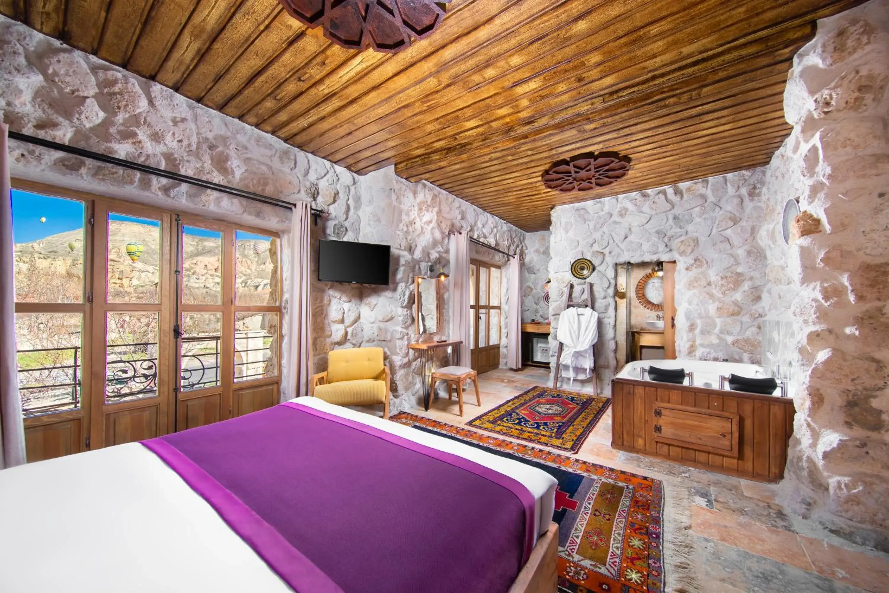 Queen Suite with Spa Bath in Cappadocia Cavusin Stone House Queen Suite with Spa Bath in Cappadocia Cavusin Stone House