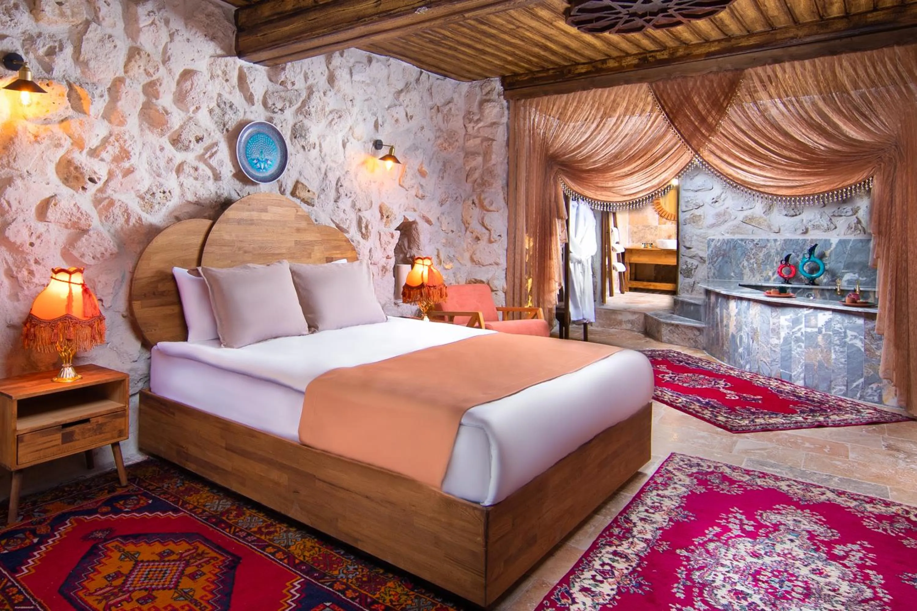 Photo of the whole room, Bed in Cappadocia Cavusin Stone House