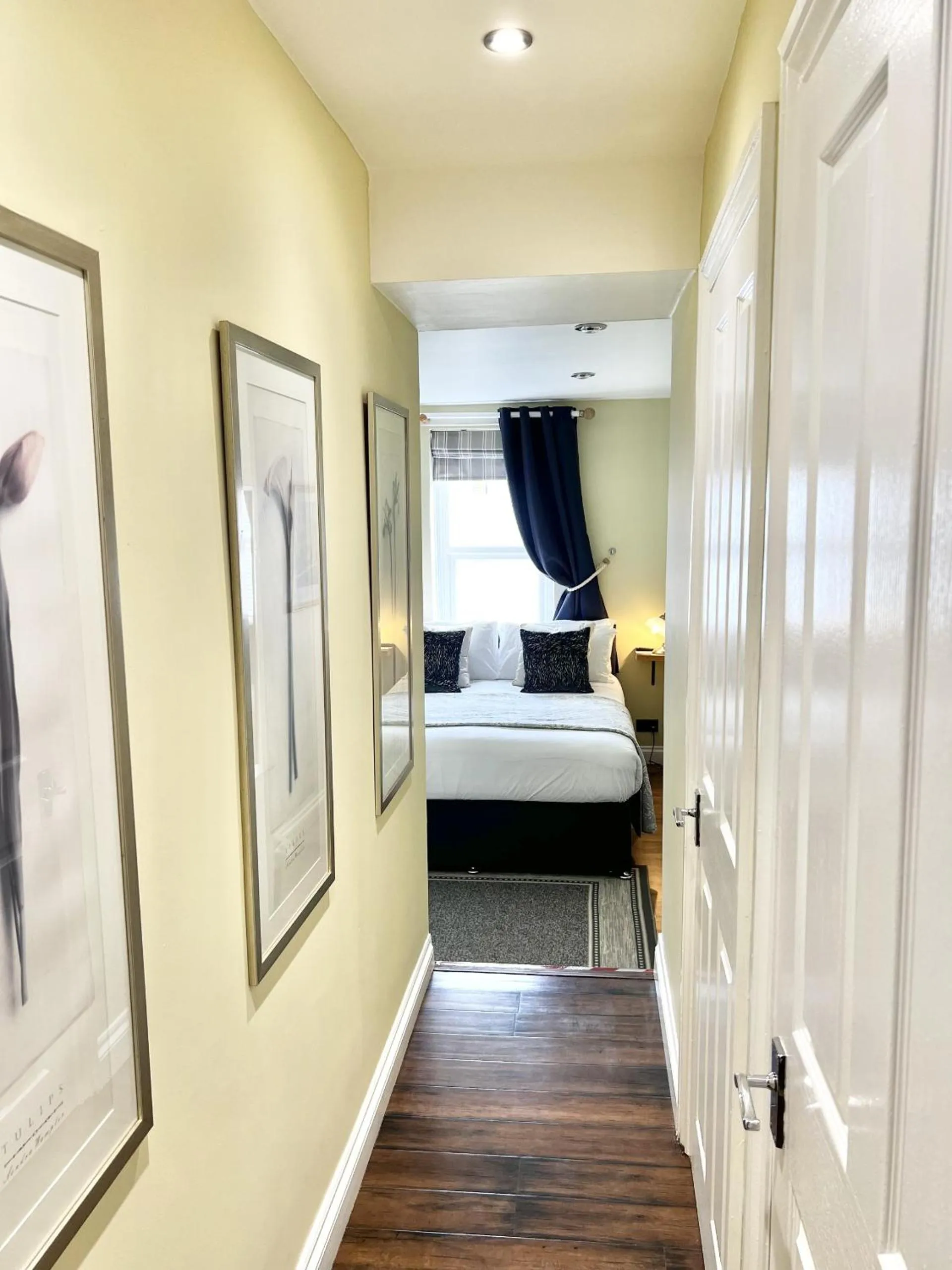 Bedroom, Bed in Devon House Guest House