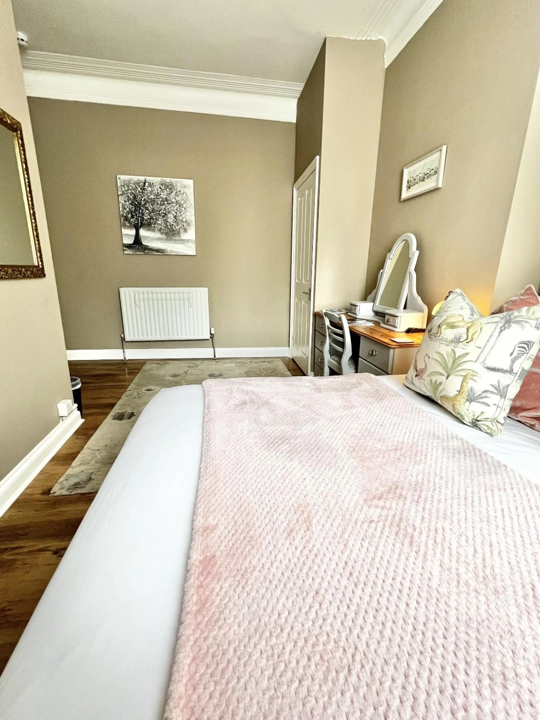 Bedroom, Bed in Devon House Guest House