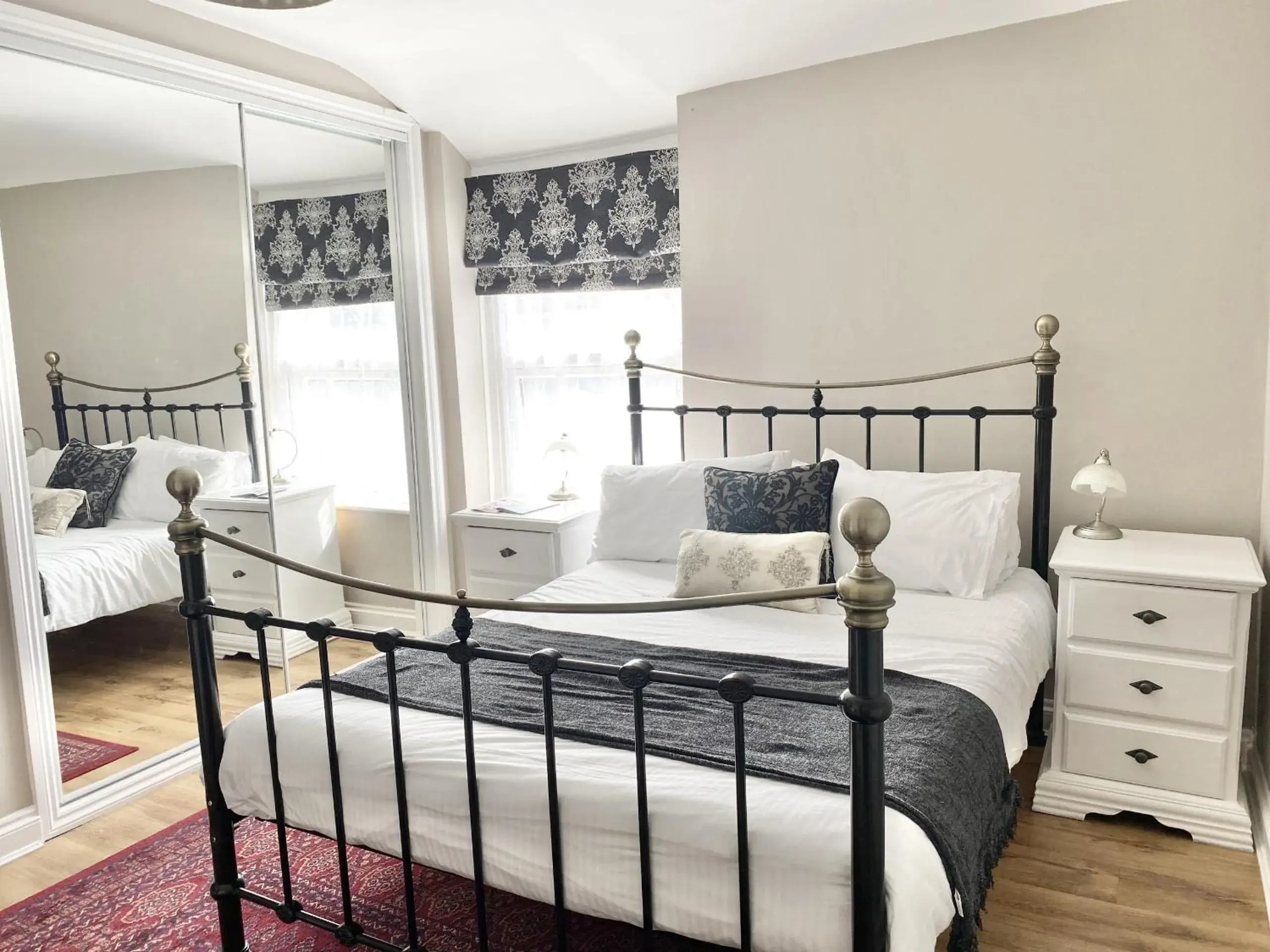 Deluxe King Room - single occupancy in Devon House Guest House Deluxe King Room - single occupancy in Devon House Guest House