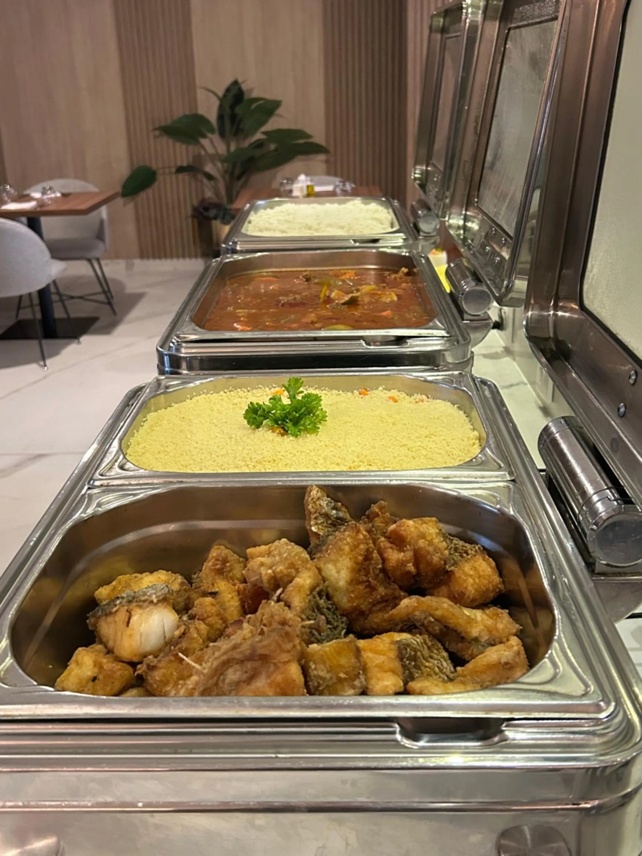 Restaurant/places to eat in Hôtel Ivotel Abidjan