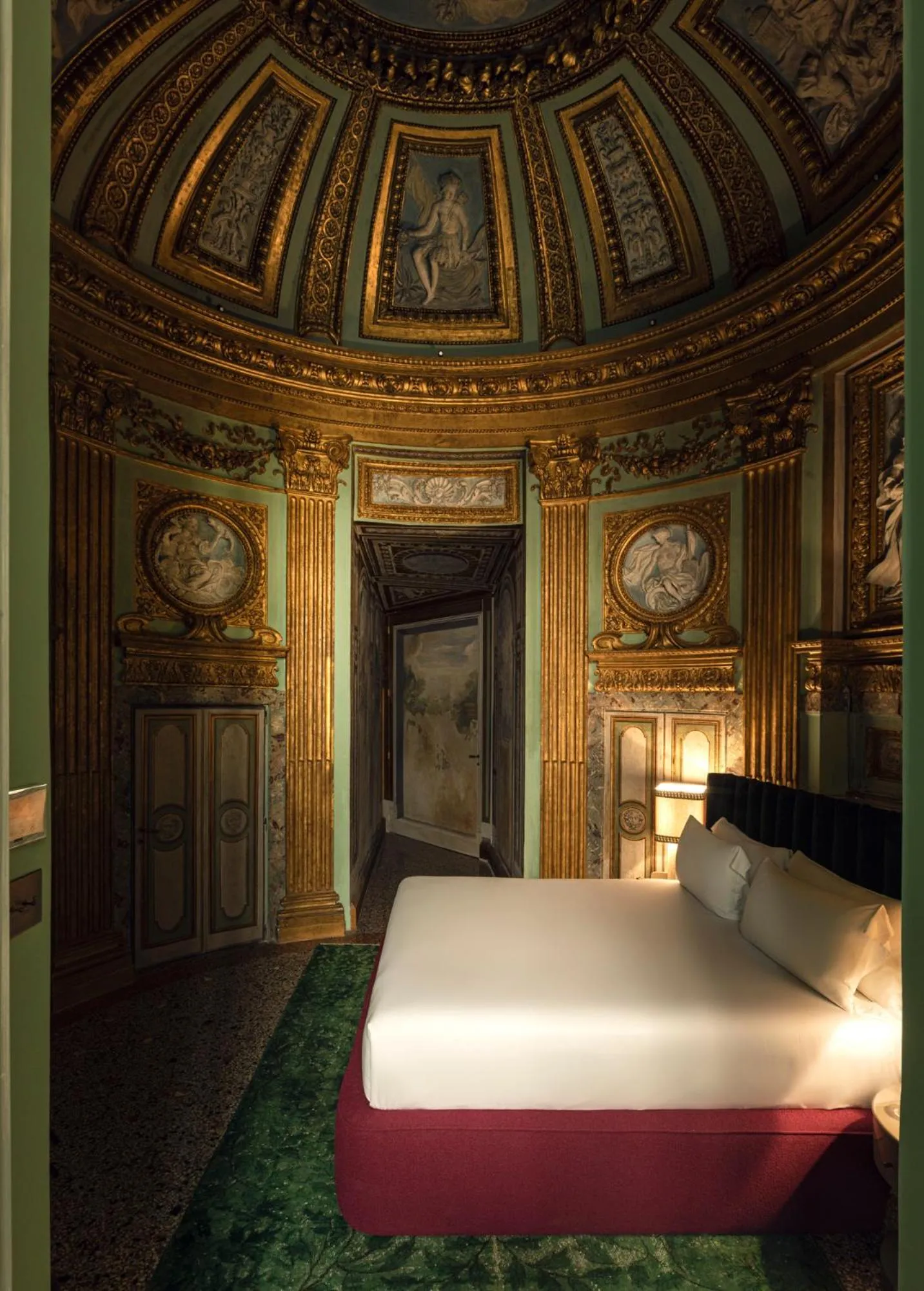 Bed in Palazzo Shedir - The Leading Hotels of the World