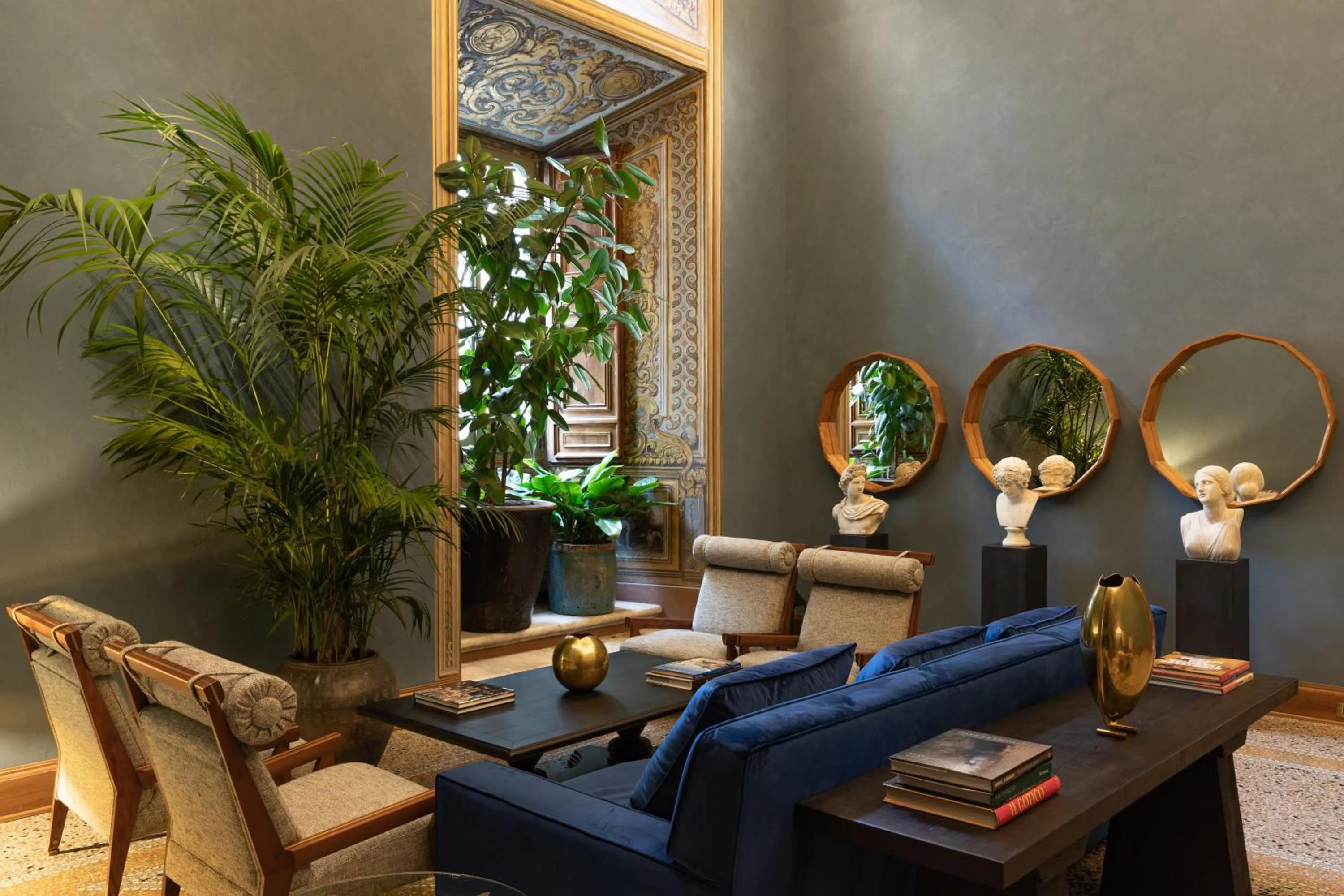 Communal lounge/ TV room in Palazzo Shedir - The Leading Hotels of the World