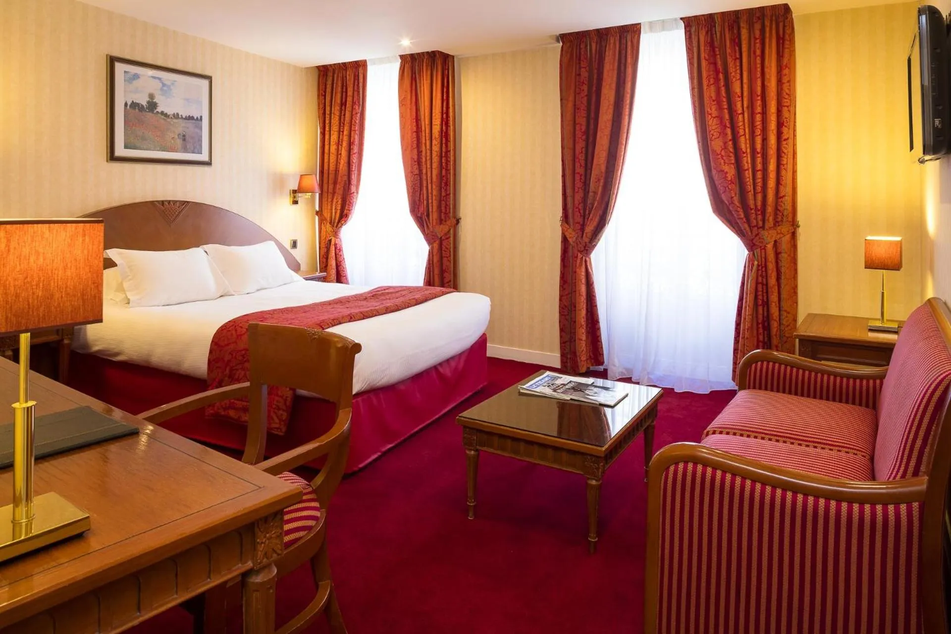 Bed in Hotel Imperial Paris