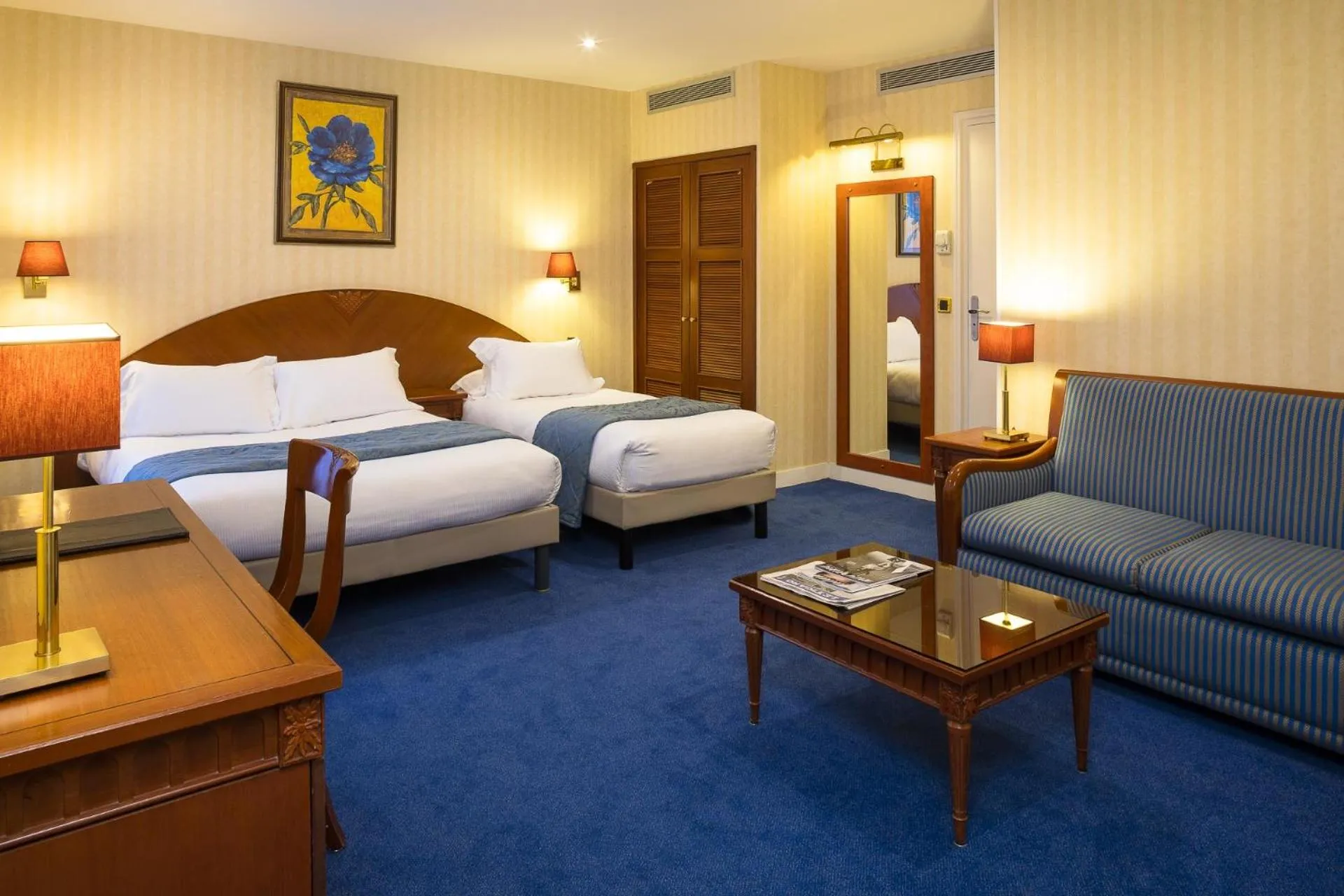 Bed in Hotel Imperial Paris